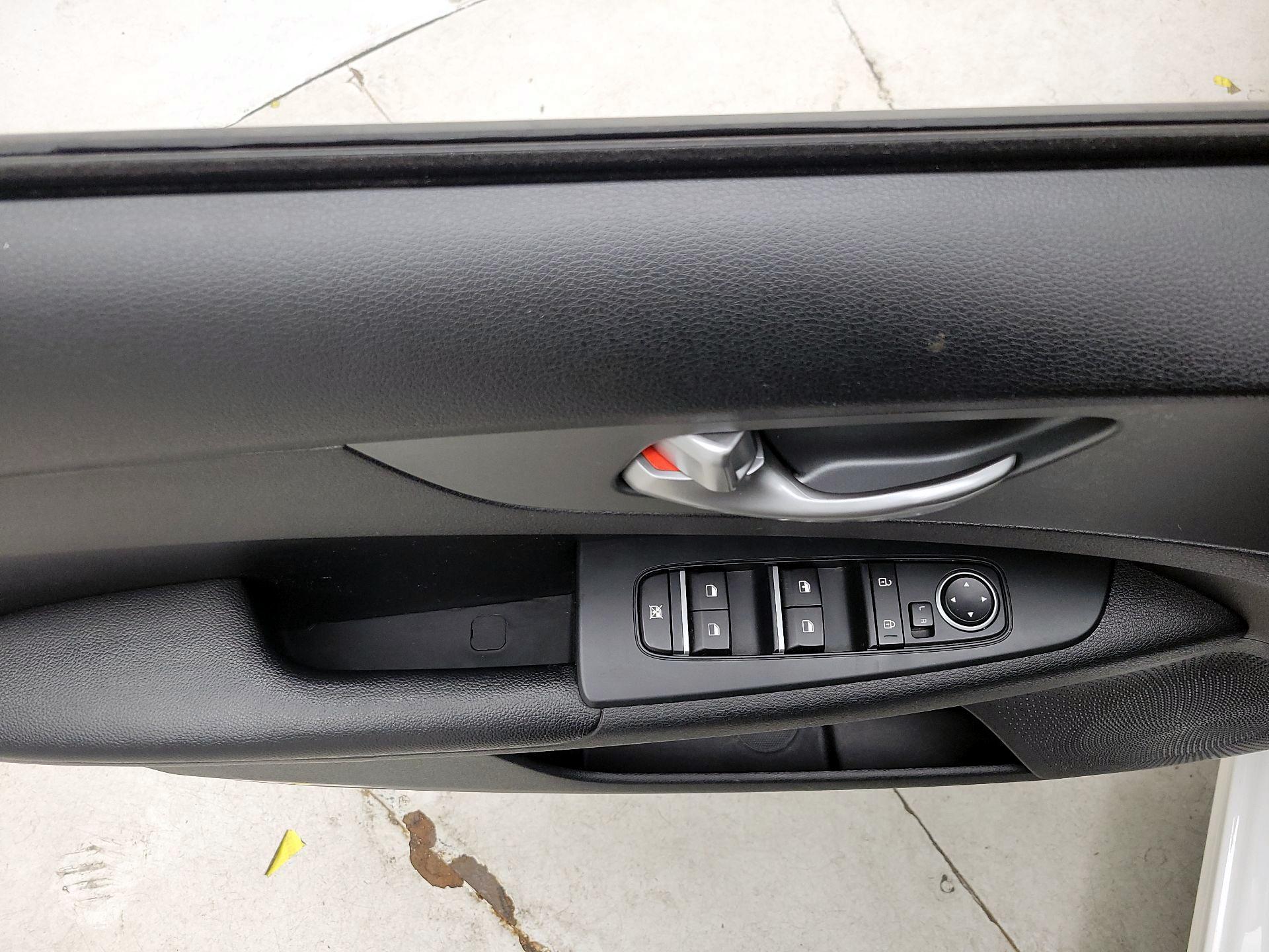 Thumbnail: 2019 Kia Forte - 12