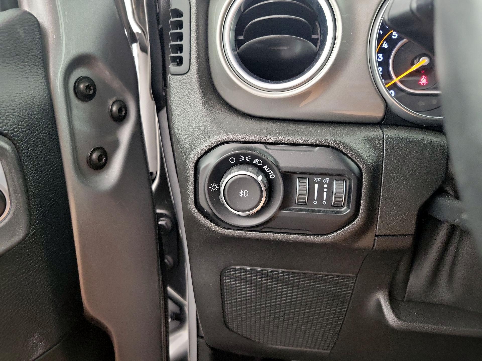 Thumbnail: 2018 Jeep Wrangler - 11