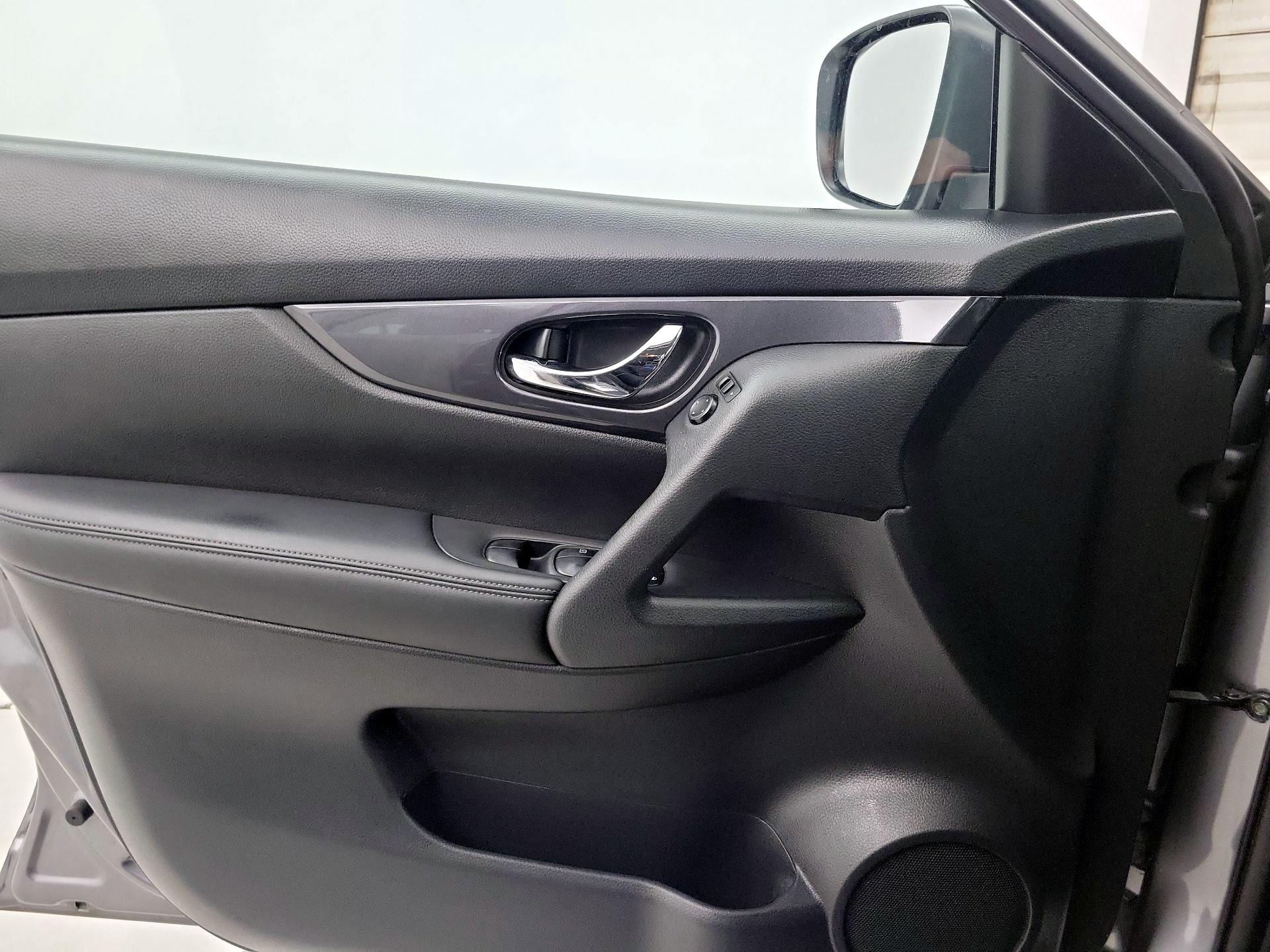Thumbnail: 2017 Nissan Rogue - 10