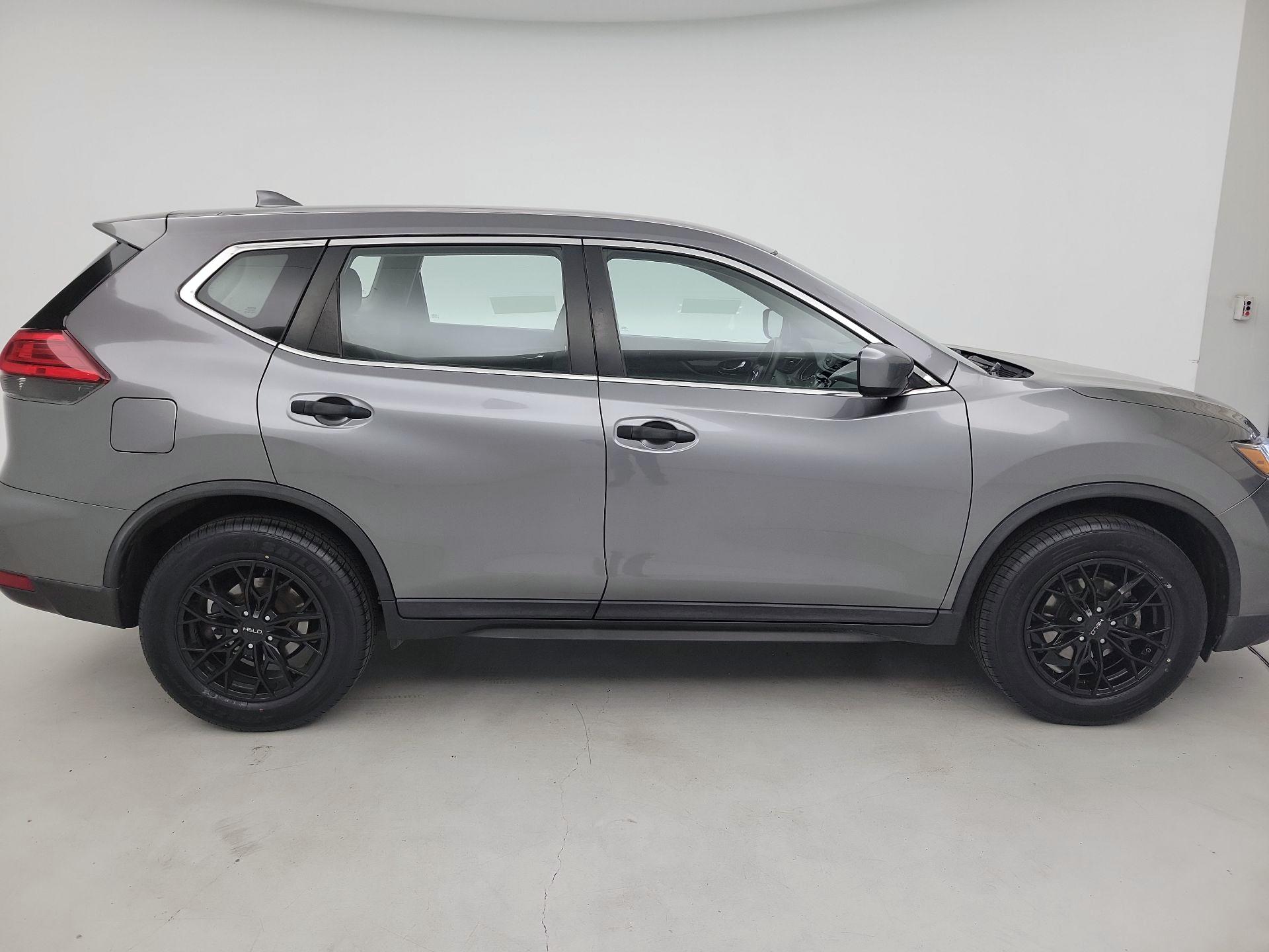 Thumbnail: 2017 Nissan Rogue - 4
