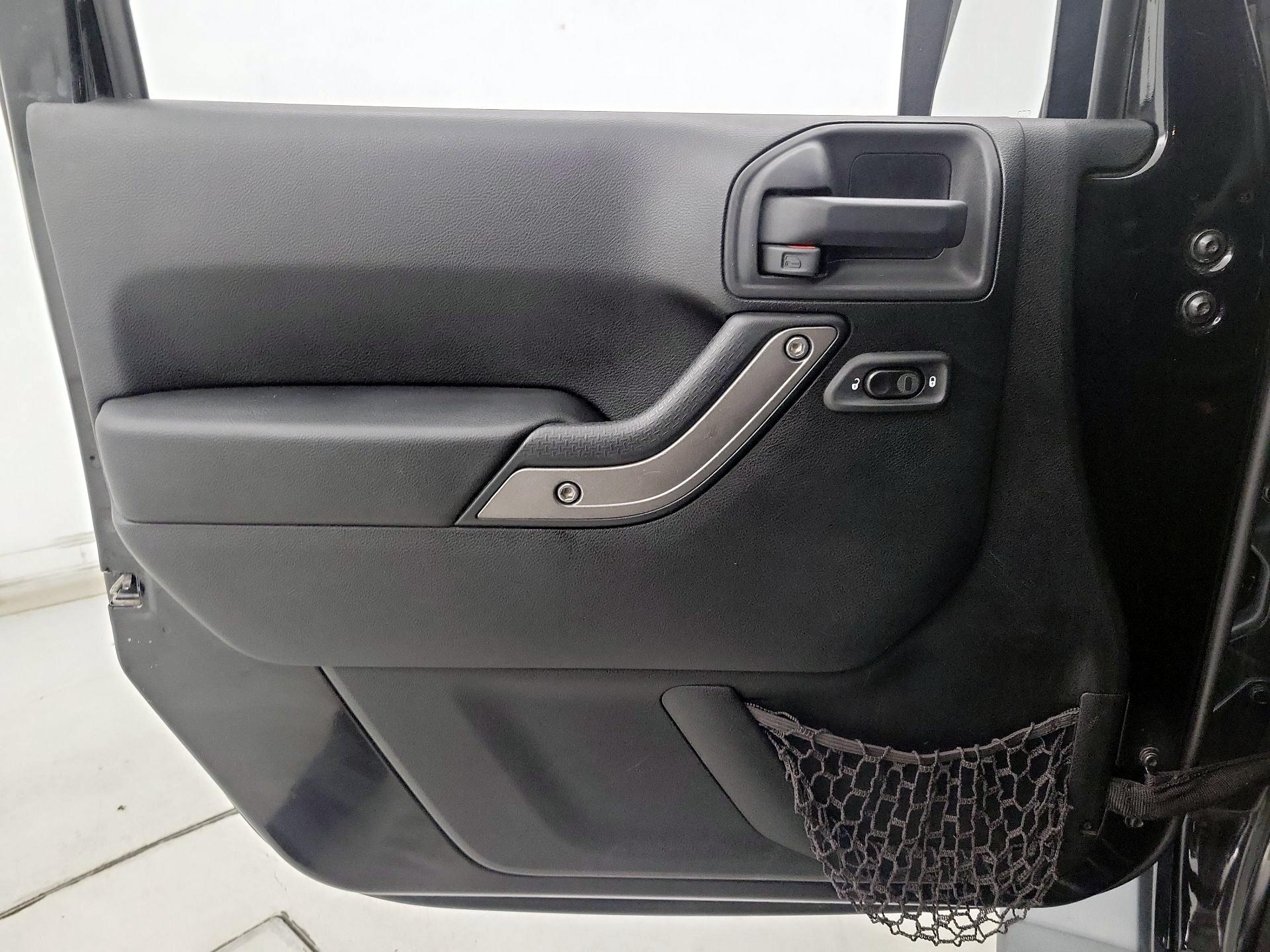 Thumbnail: 2013 Jeep Wrangler - 12