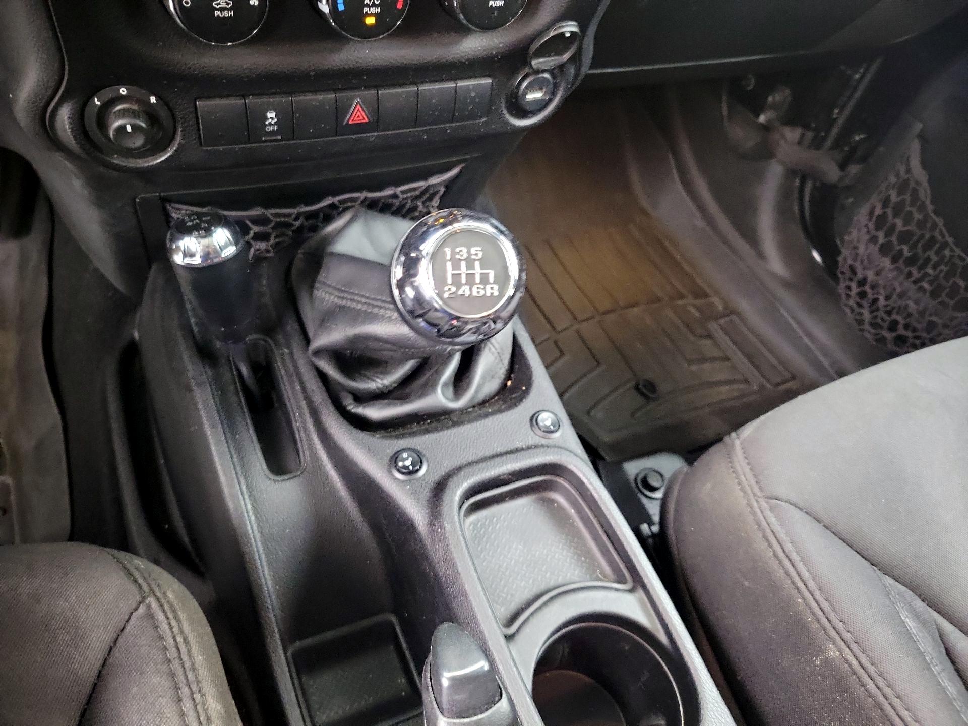 Thumbnail: 2013 Jeep Wrangler - 16