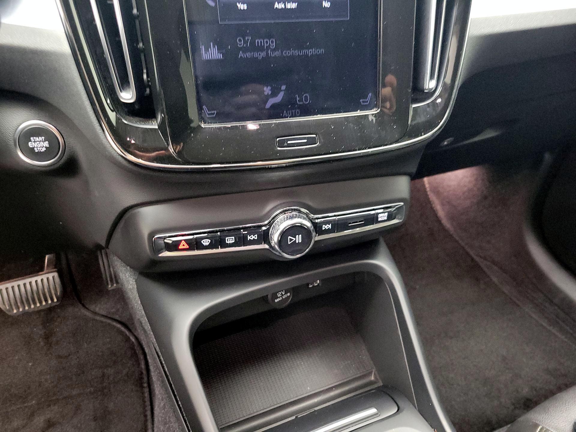 Thumbnail: 2019 Volvo XC40 - 17