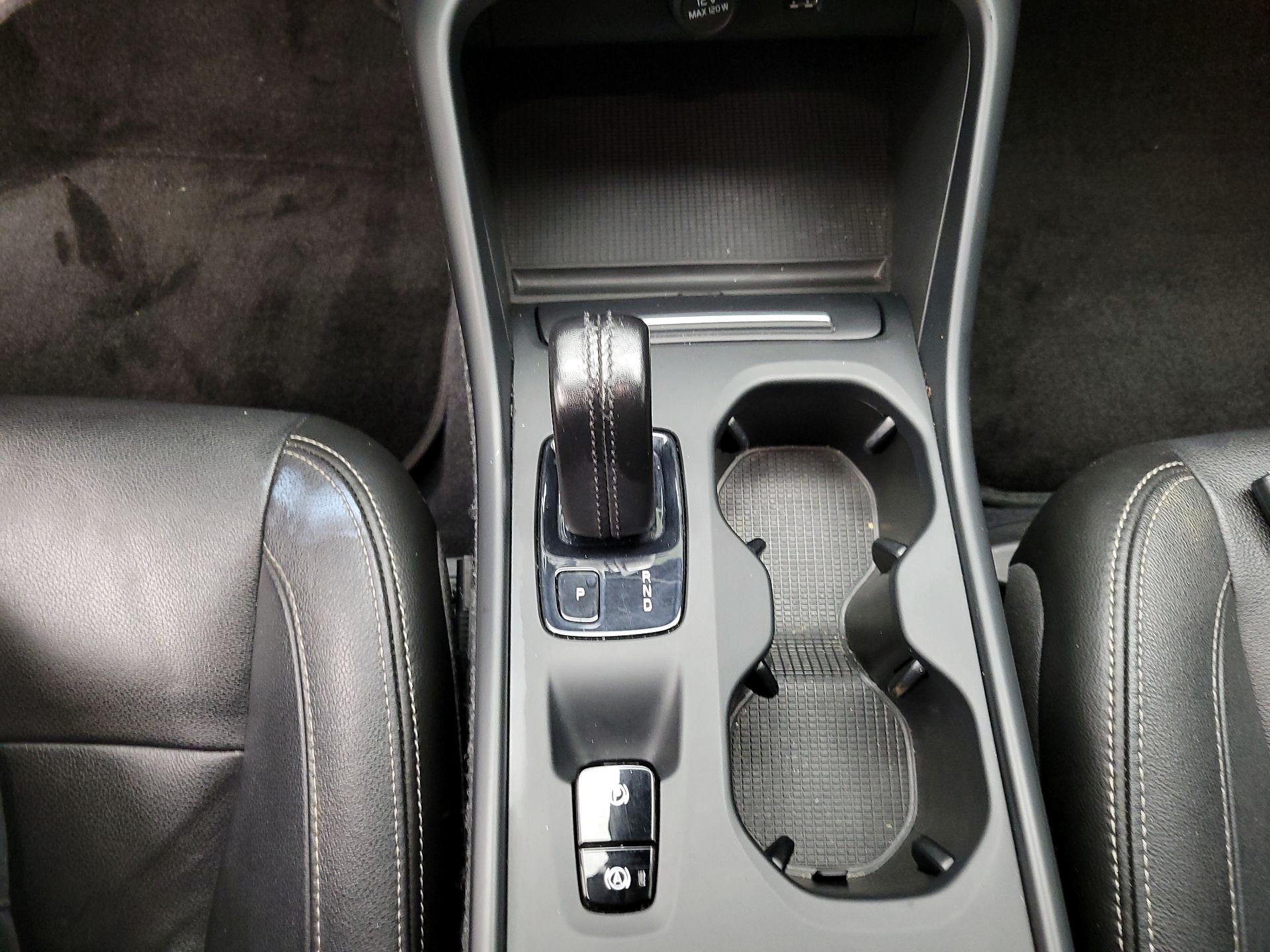 Thumbnail: 2019 Volvo XC40 - 18