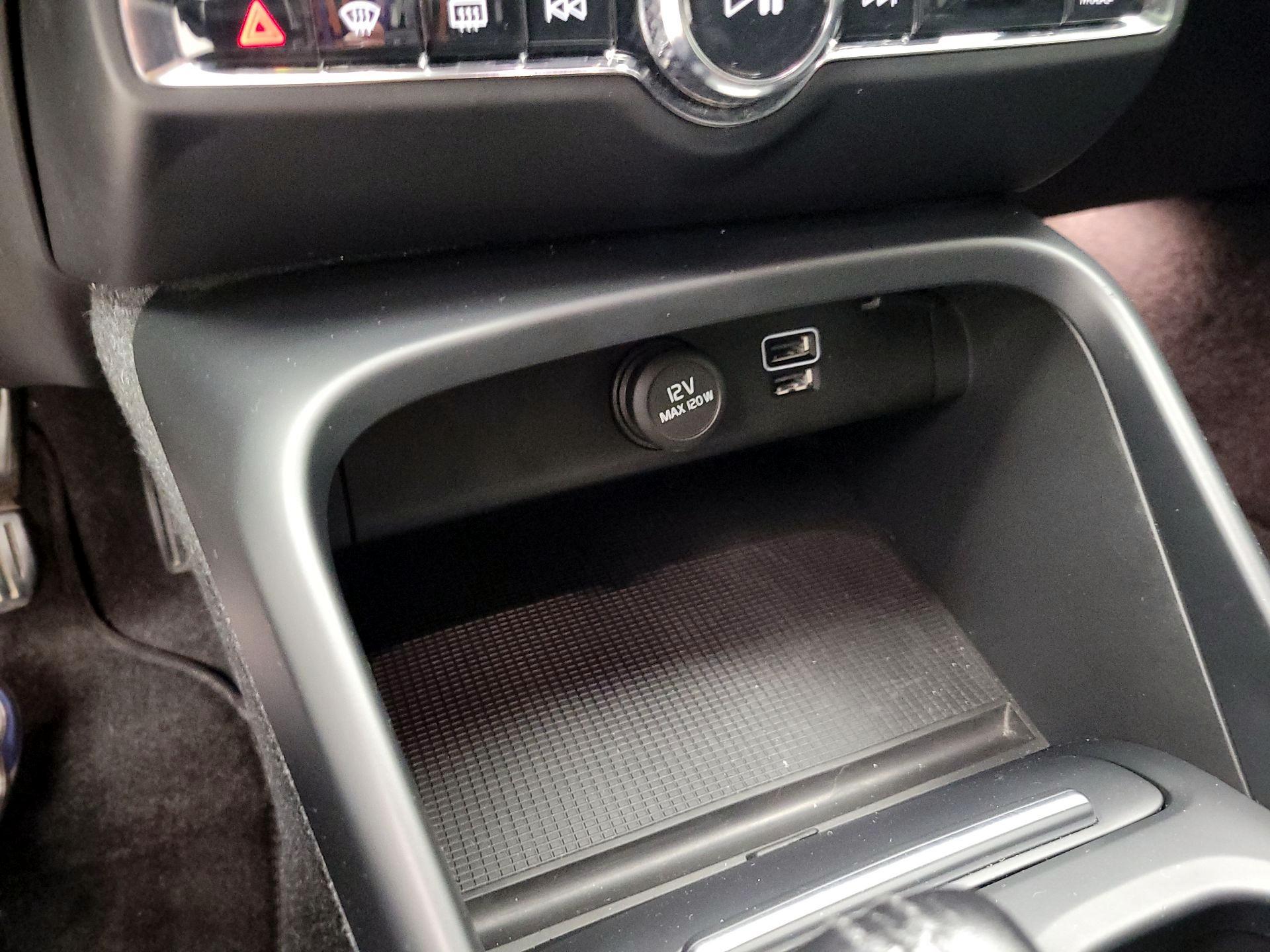 Thumbnail: 2019 Volvo XC40 - 19