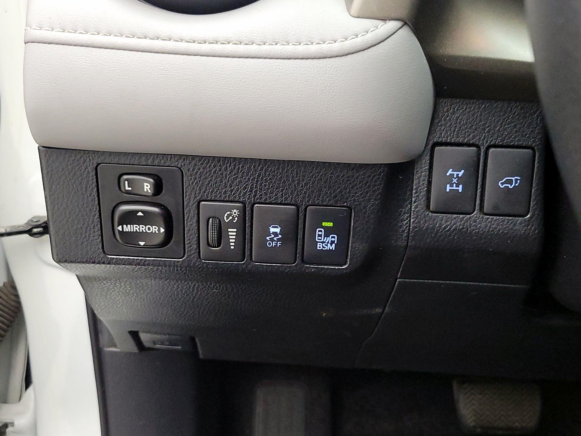 Thumbnail: 2013 Toyota RAV4 - 13