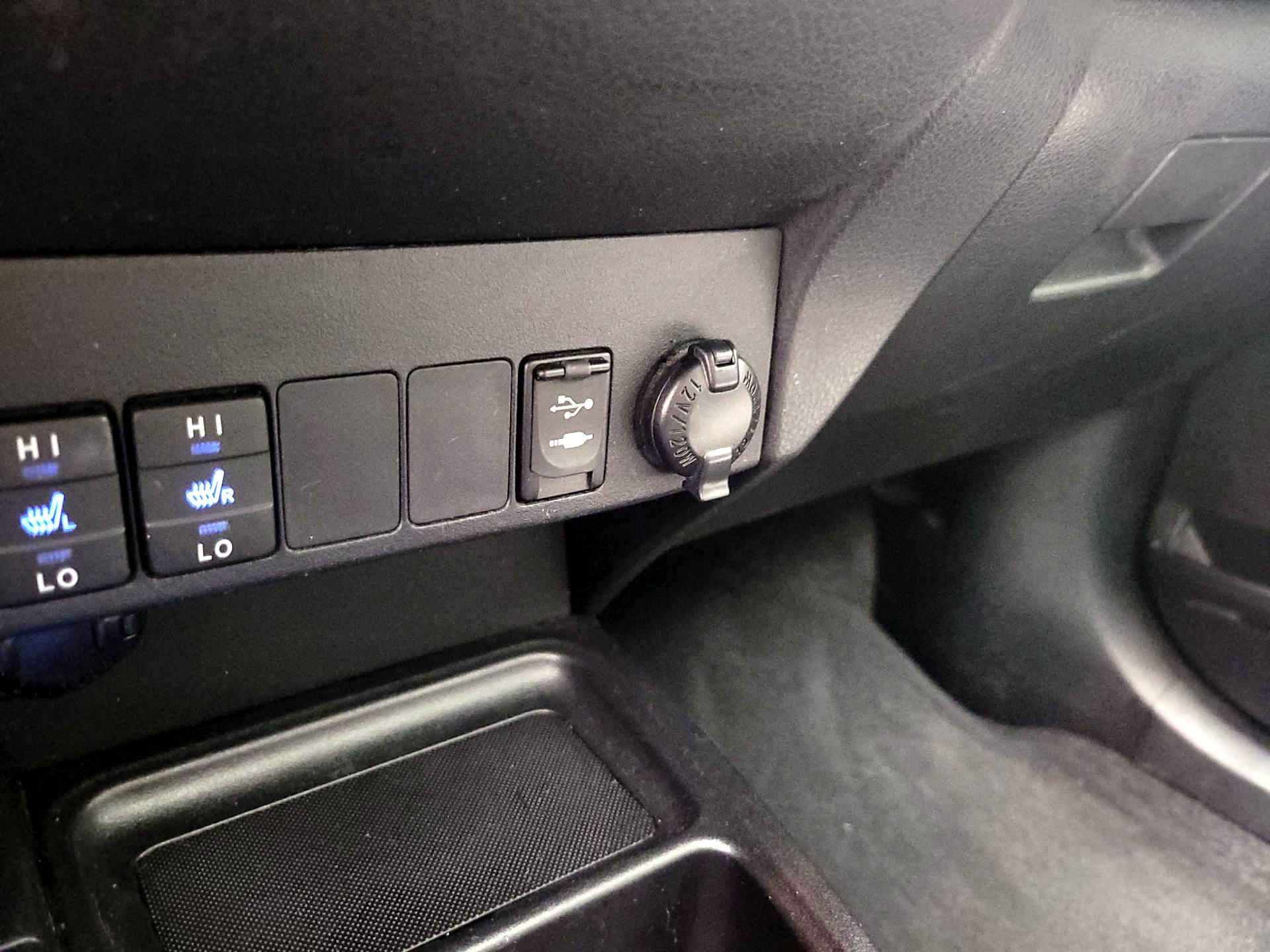 Thumbnail: 2013 Toyota RAV4 - 18