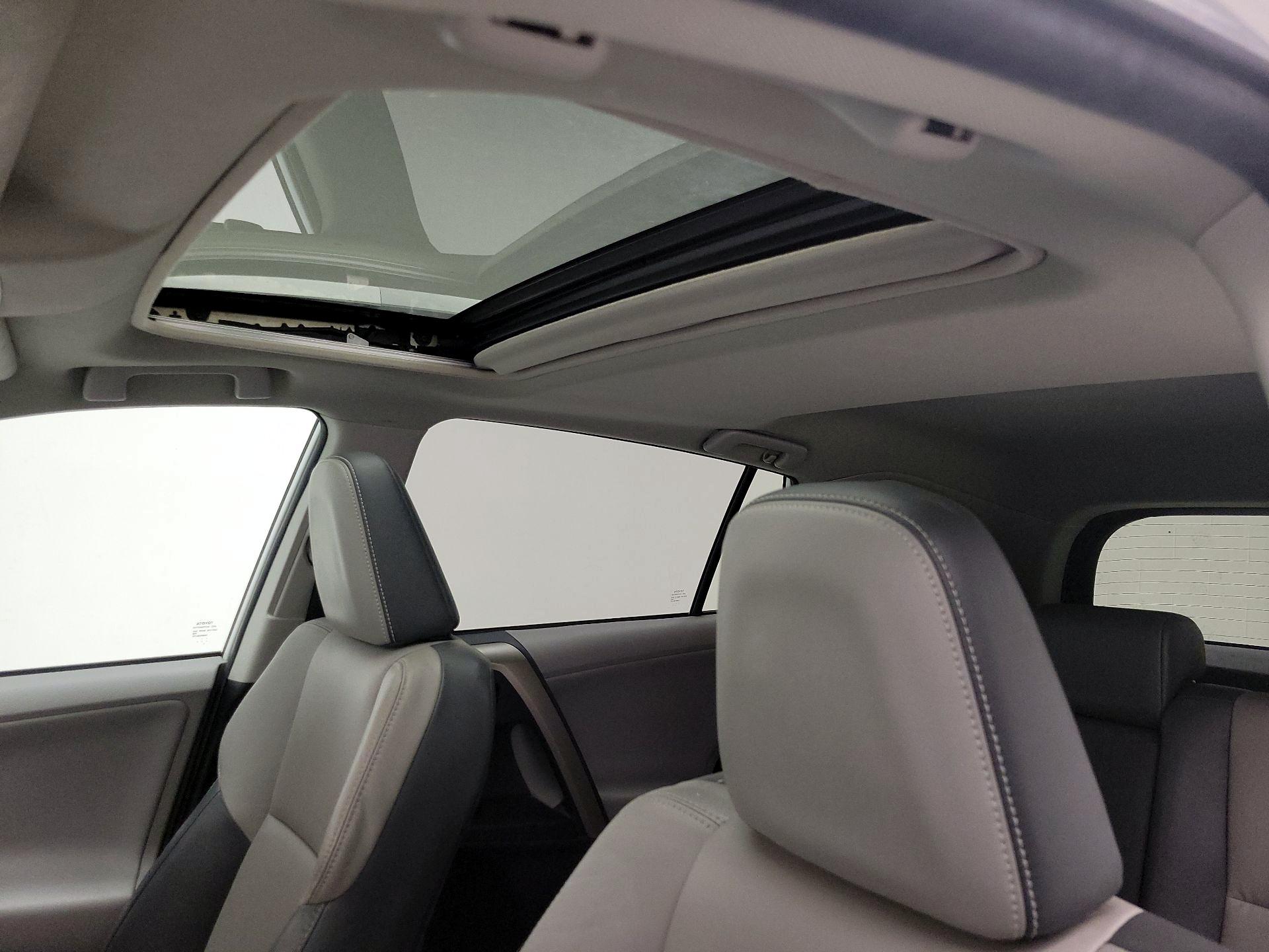Thumbnail: 2013 Toyota RAV4 - 19