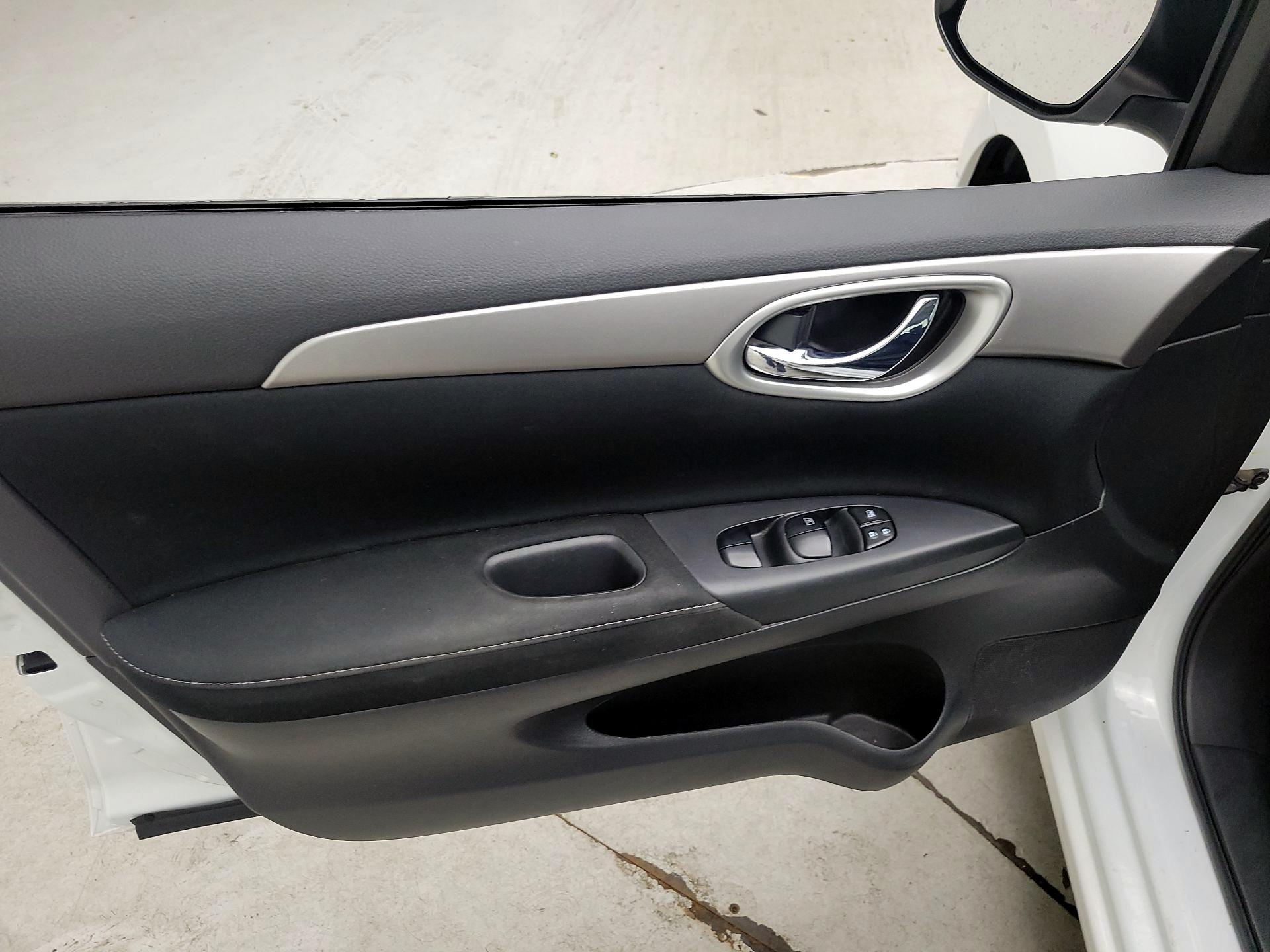 Thumbnail: 2015 Nissan Sentra - 12