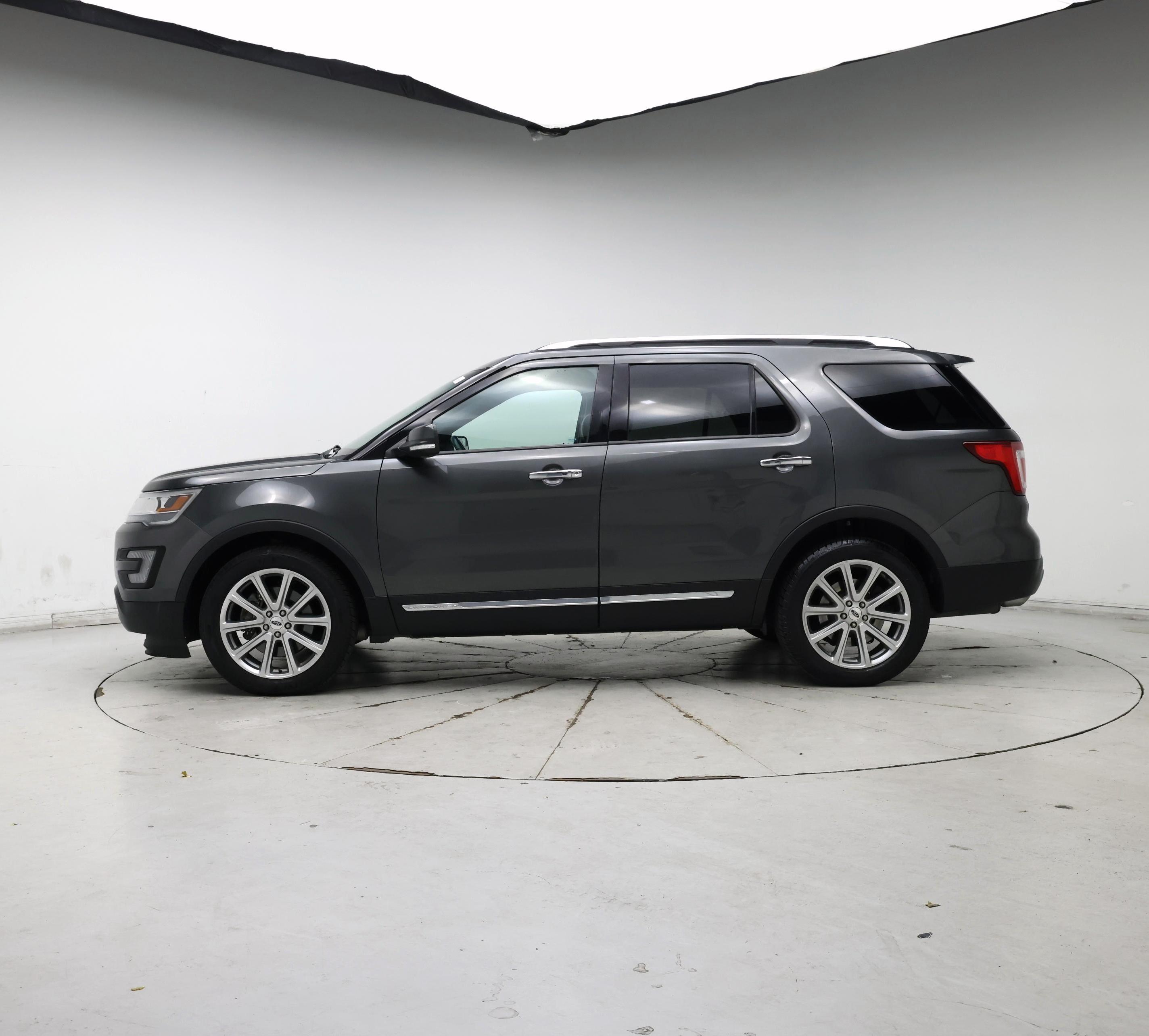 Thumbnail: 2017 Ford Explorer - 3