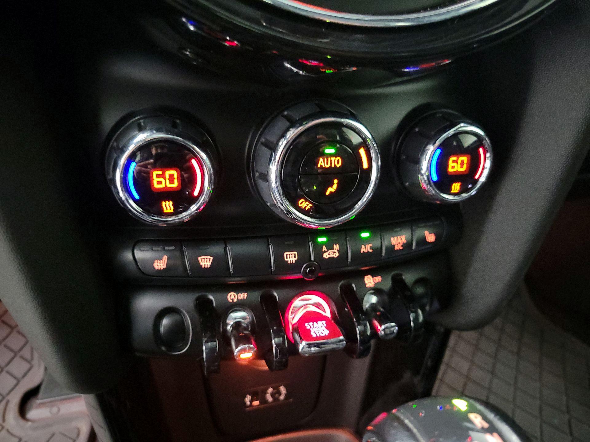 Thumbnail: 2014 MINI Cooper Hardtop - 17