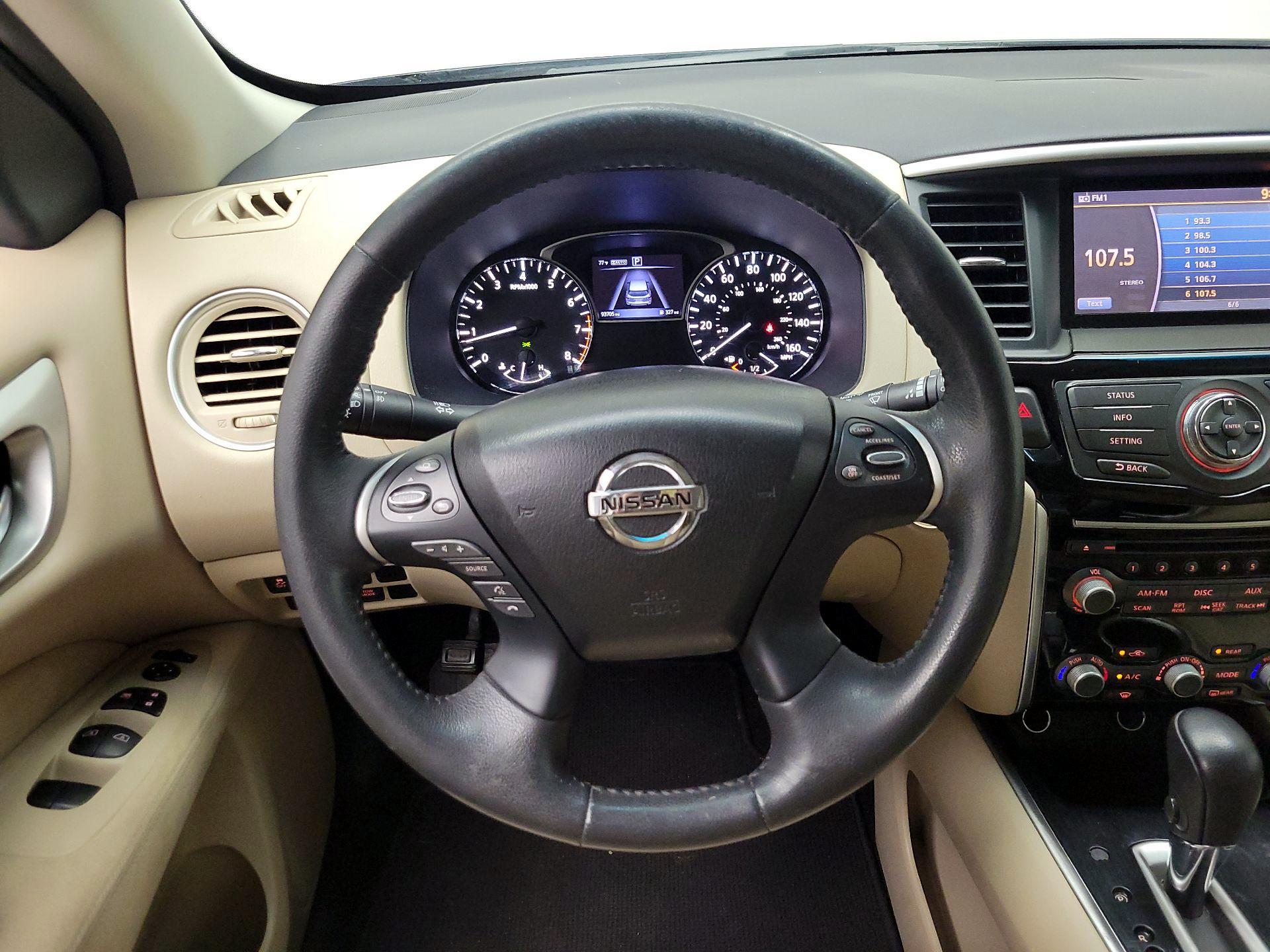 Thumbnail: 2016 Nissan Pathfinder - 10