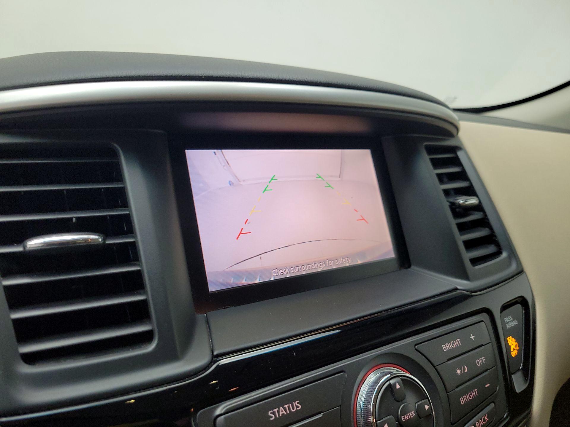 Thumbnail: 2016 Nissan Pathfinder - 14