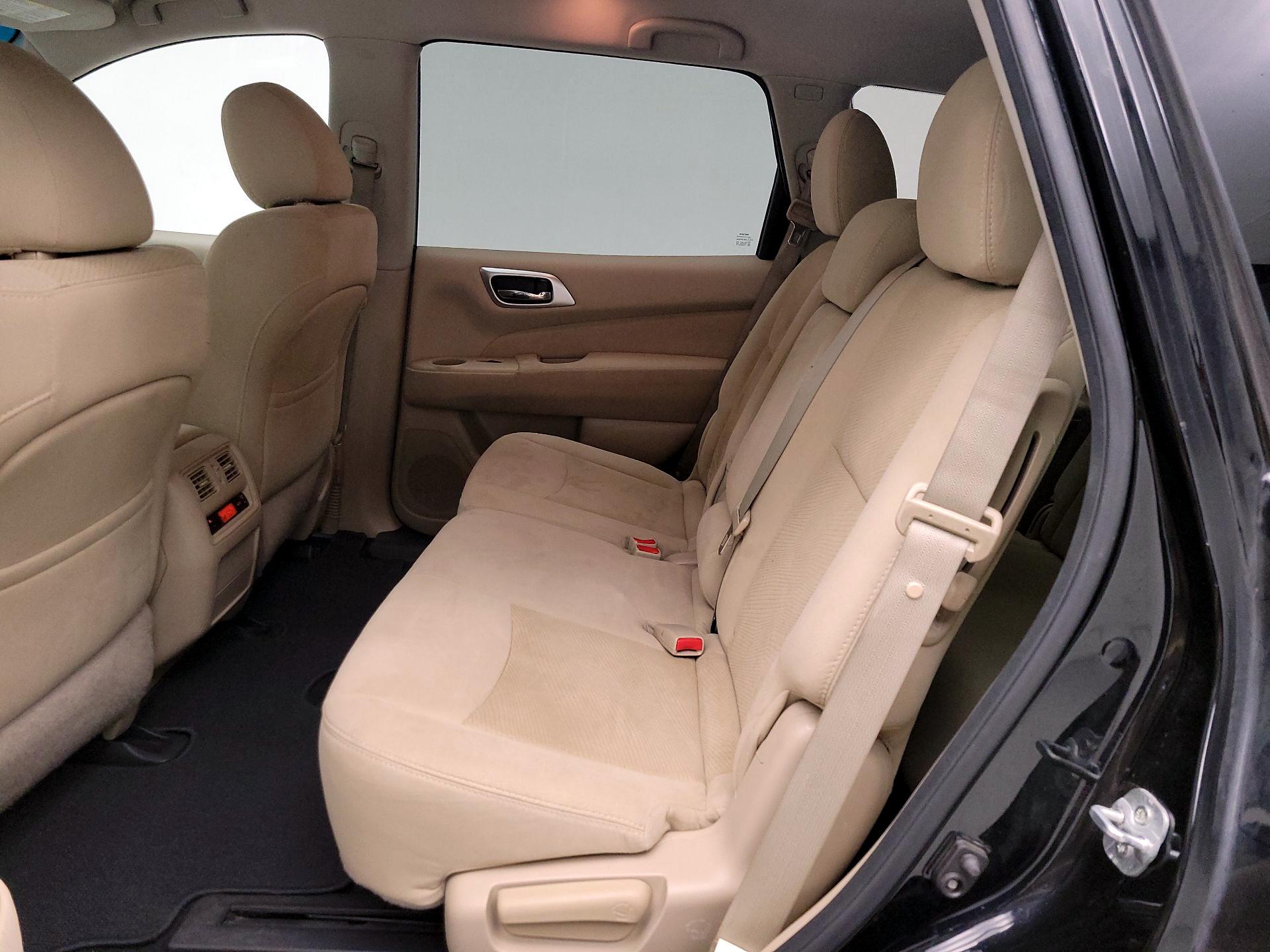 Thumbnail: 2016 Nissan Pathfinder - 18