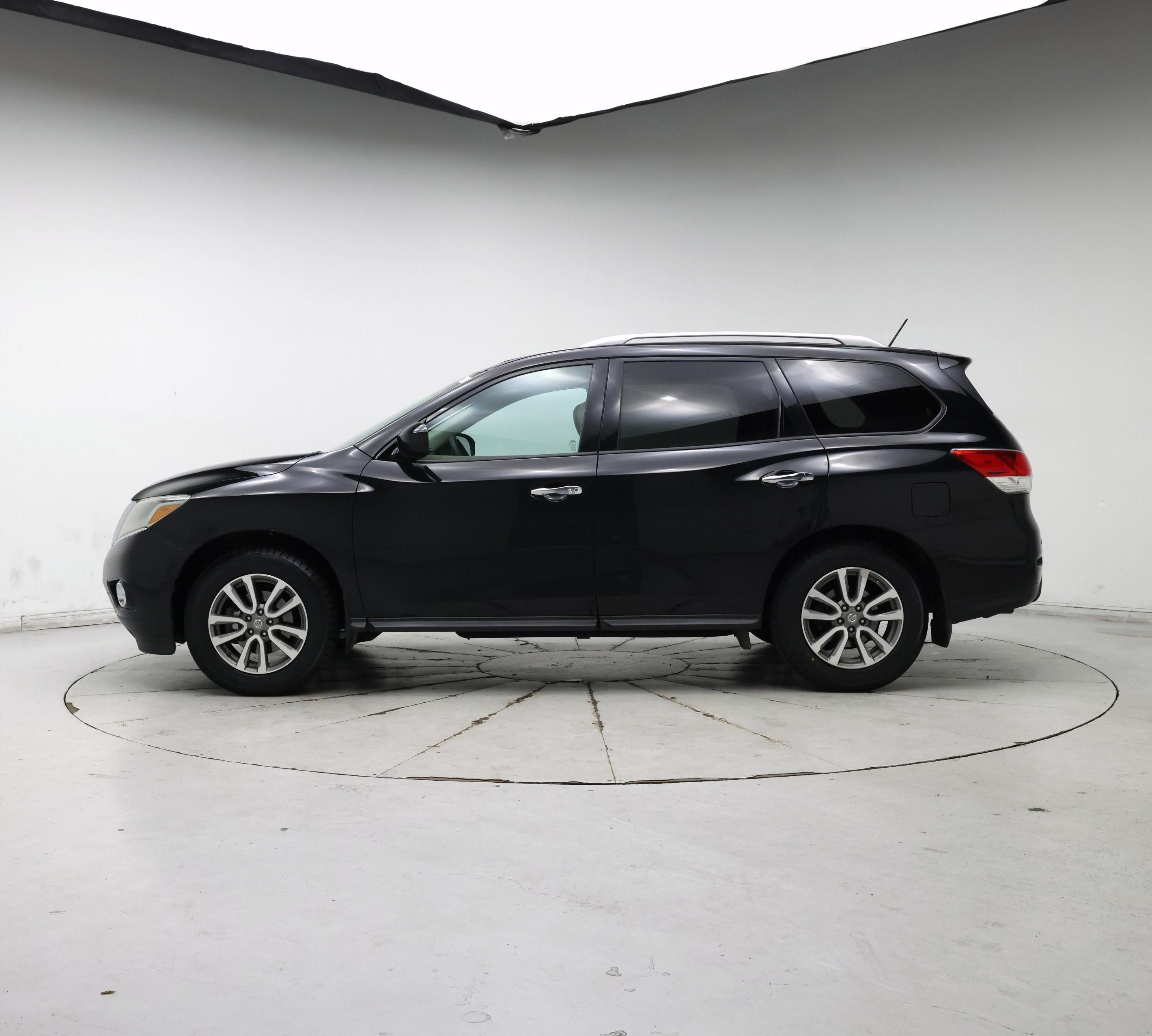Thumbnail: 2016 Nissan Pathfinder - 3