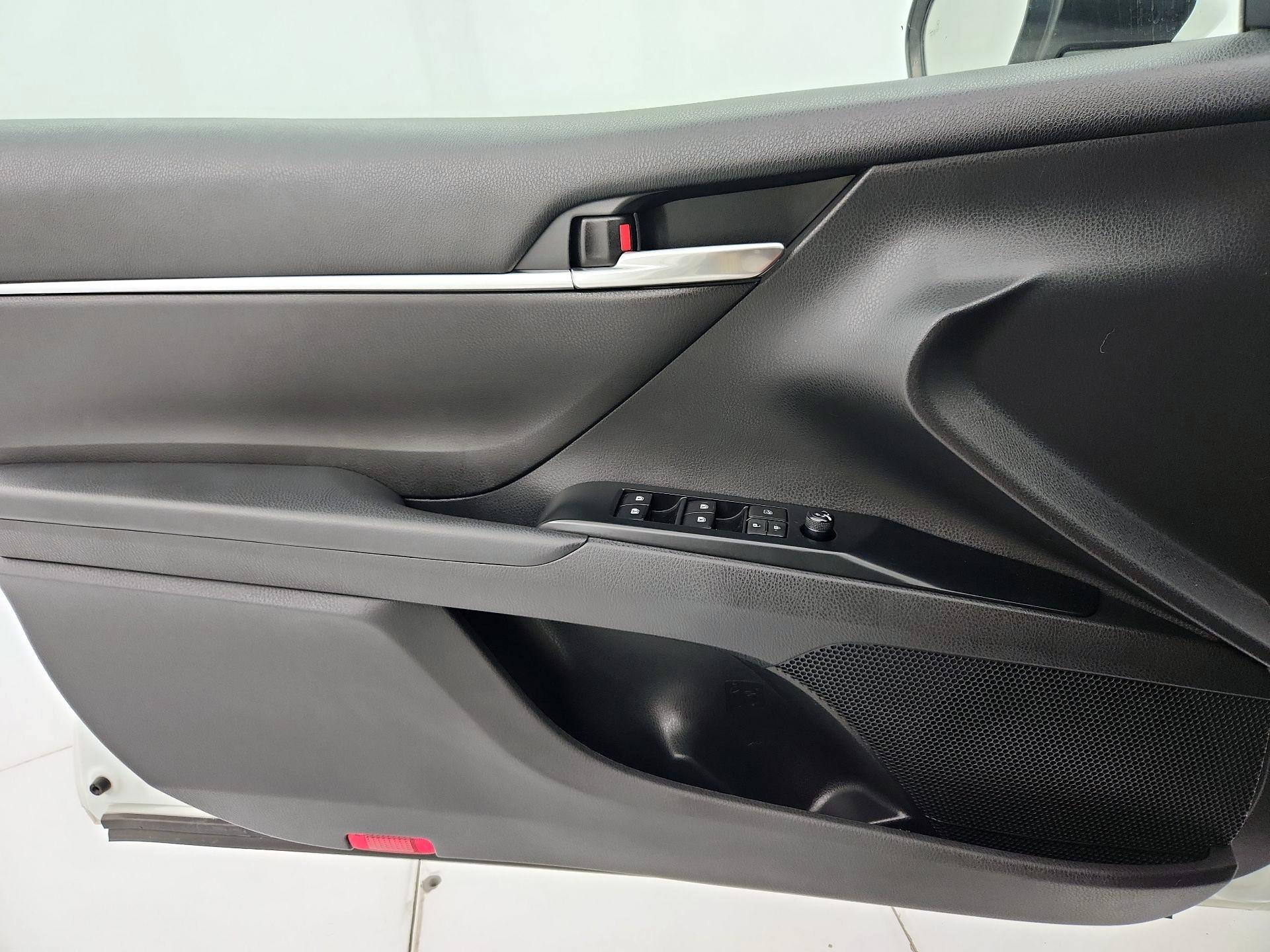 Thumbnail: 2020 Toyota Camry - 12