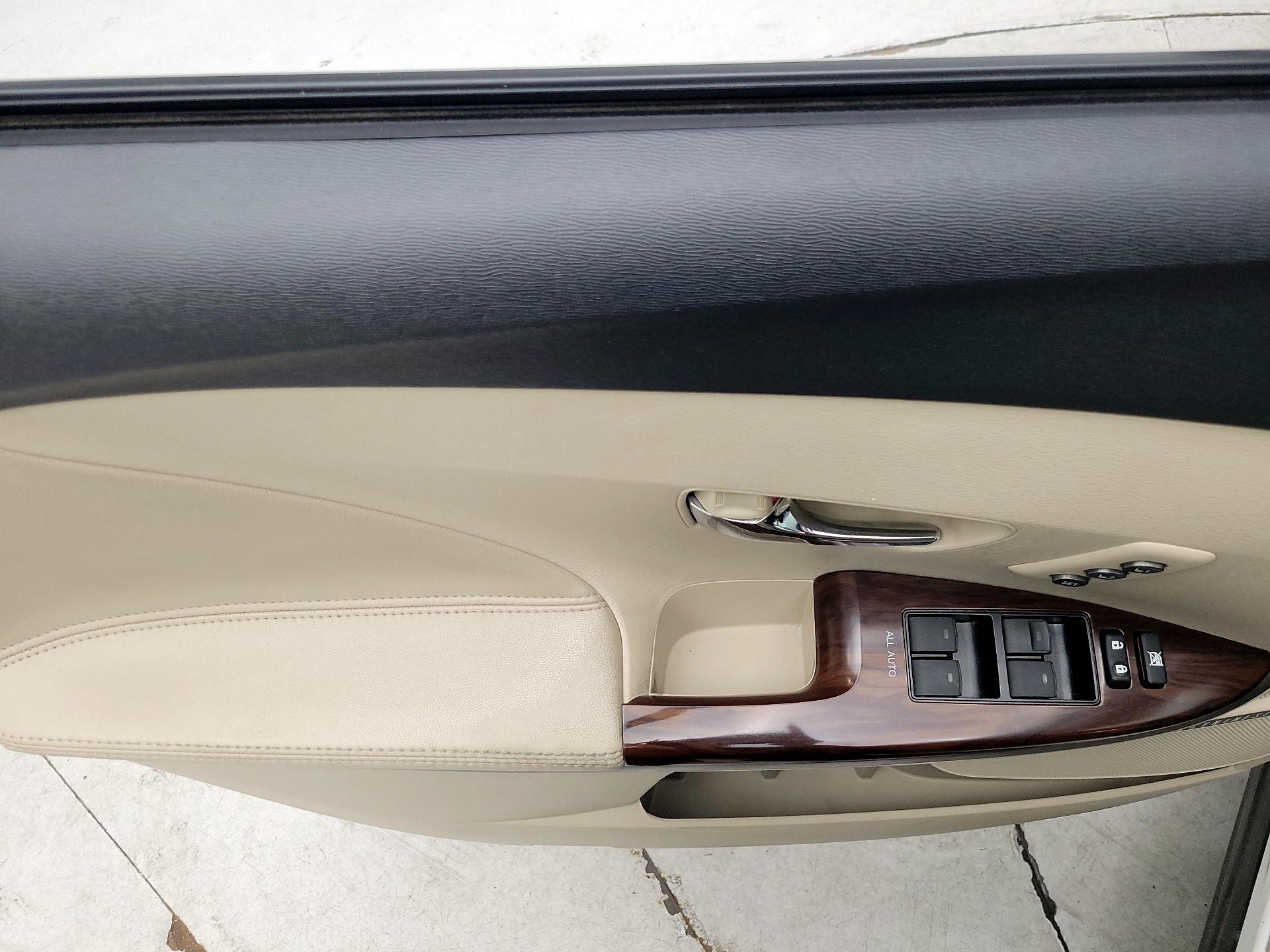 Thumbnail: 2015 Toyota Venza - 12