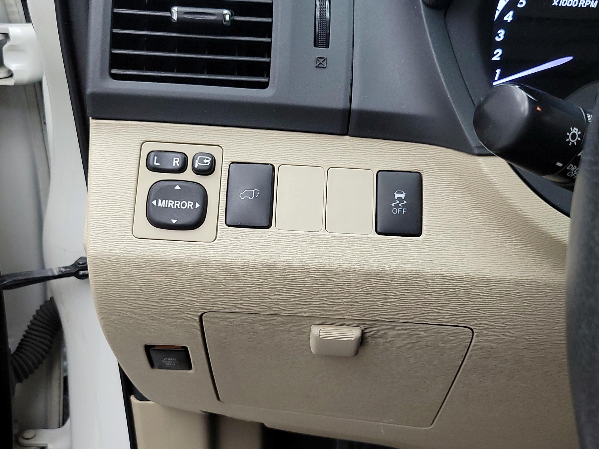 Thumbnail: 2015 Toyota Venza - 13