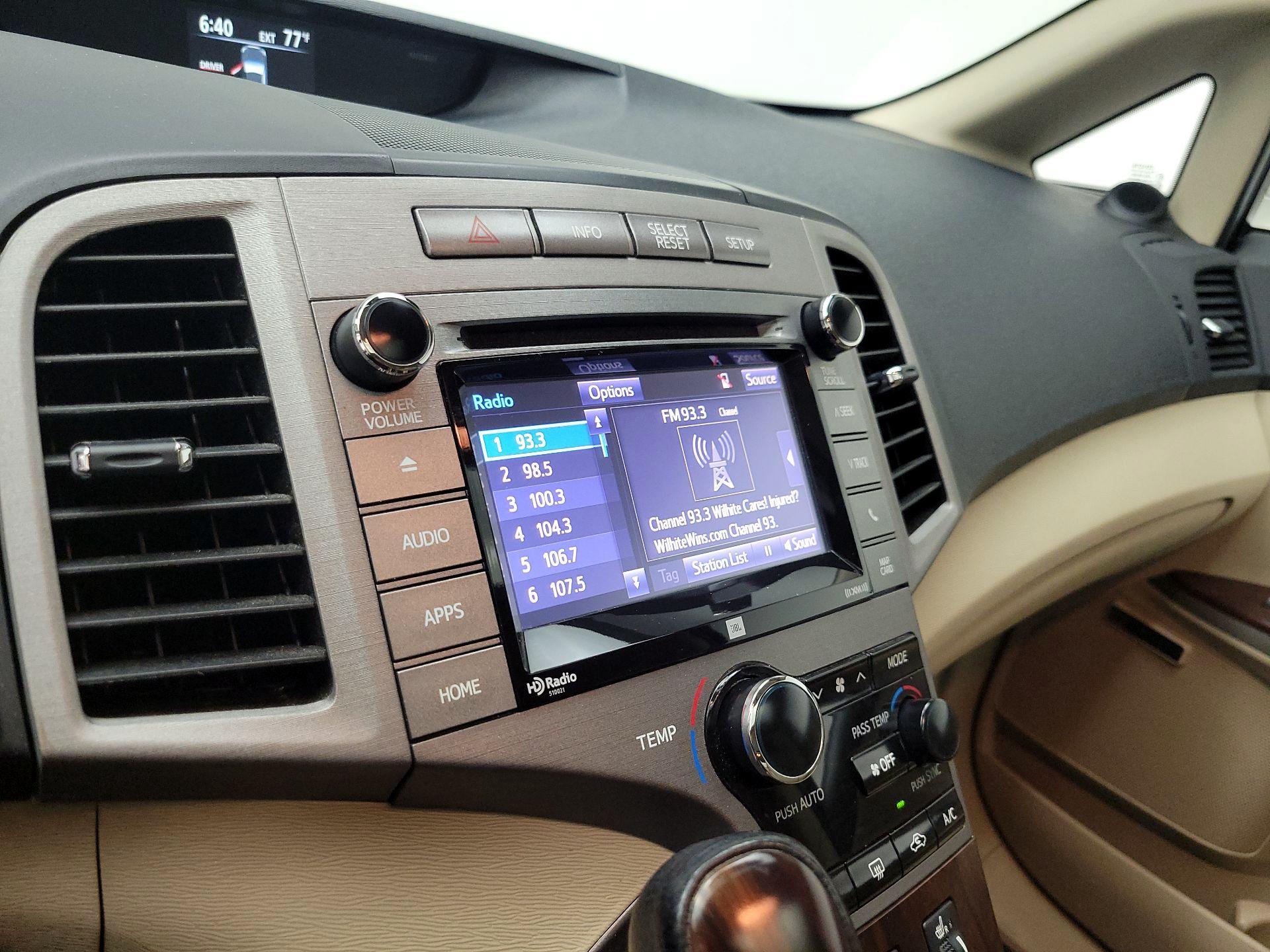 Thumbnail: 2015 Toyota Venza - 16