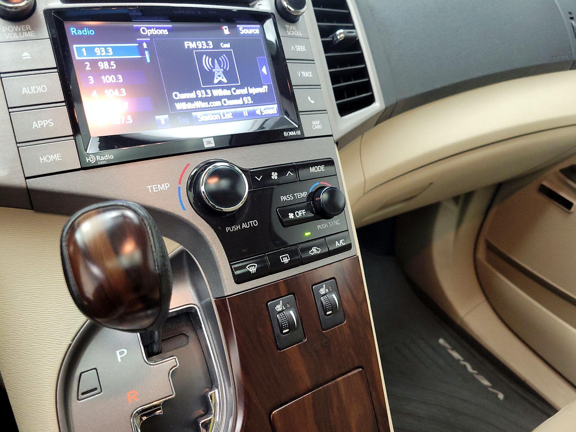 Thumbnail: 2015 Toyota Venza - 17