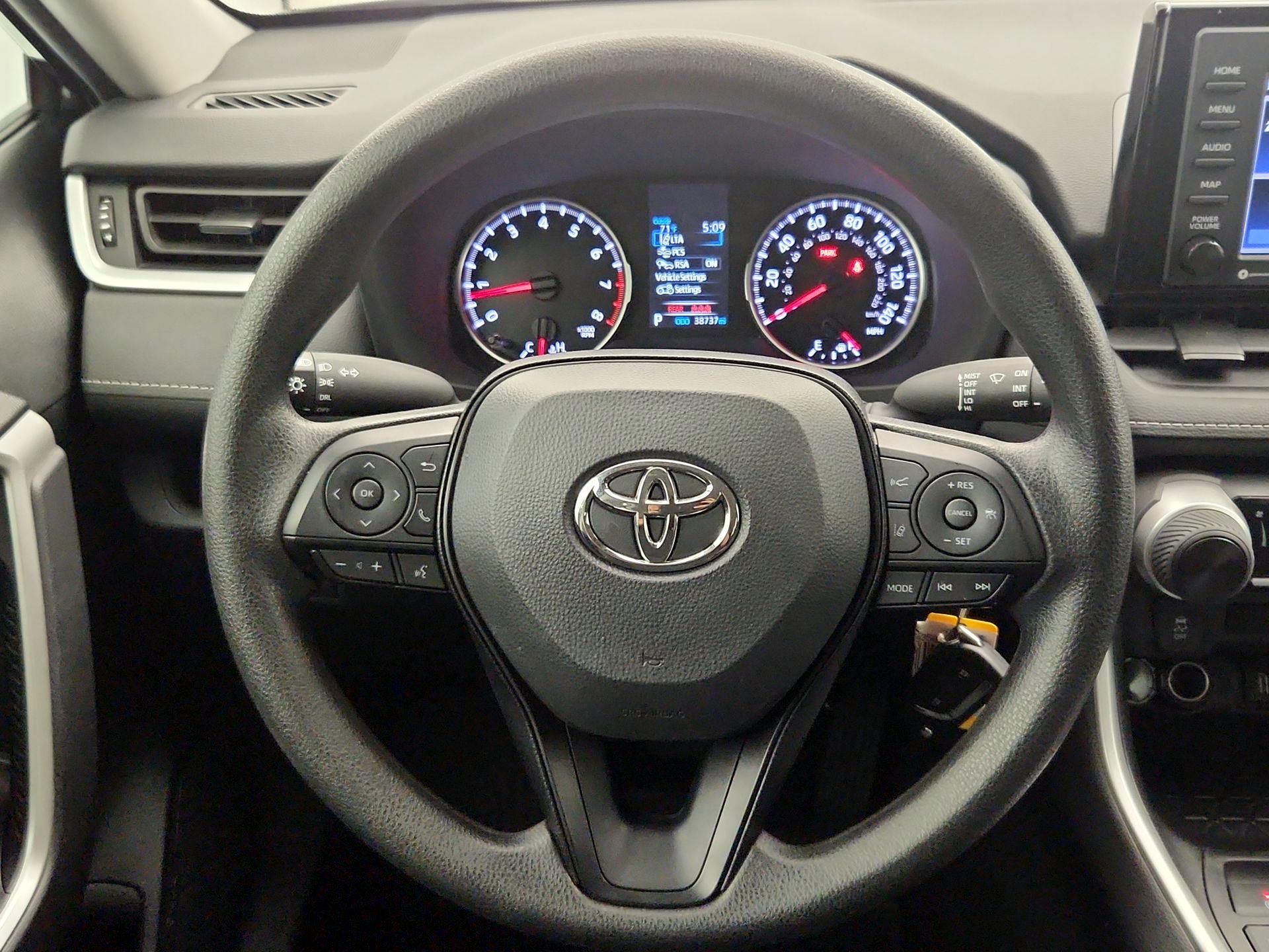 Thumbnail: 2022 Toyota RAV4 - 10