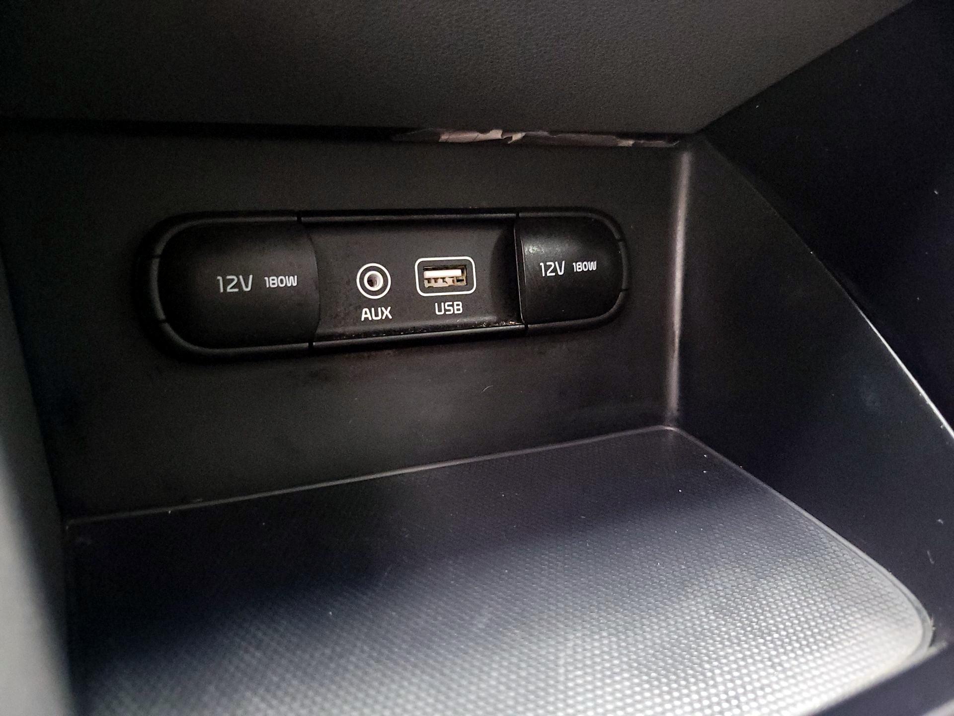 Thumbnail: 2018 Kia Niro - 18