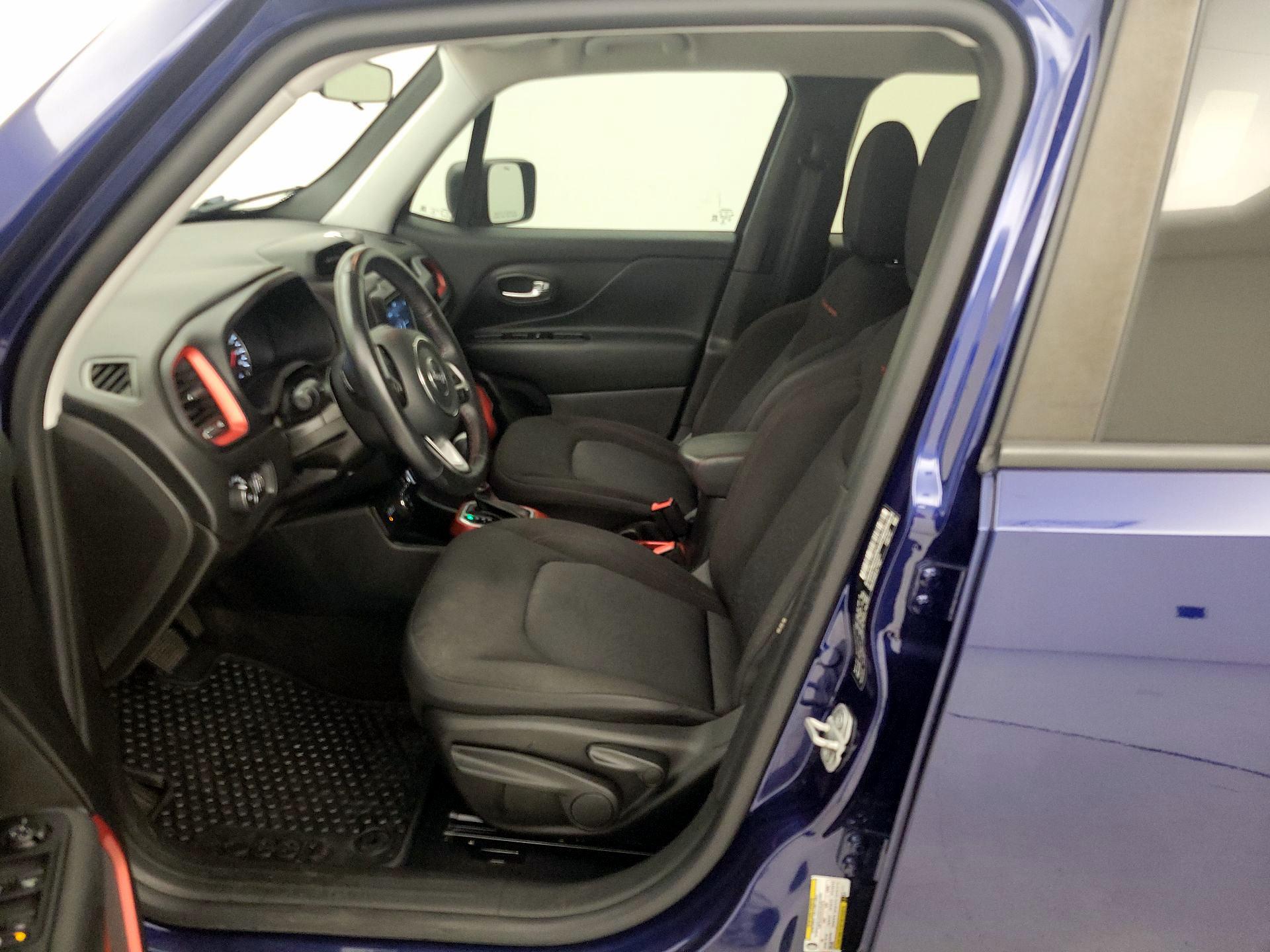 Thumbnail: 2019 Jeep Renegade - 11