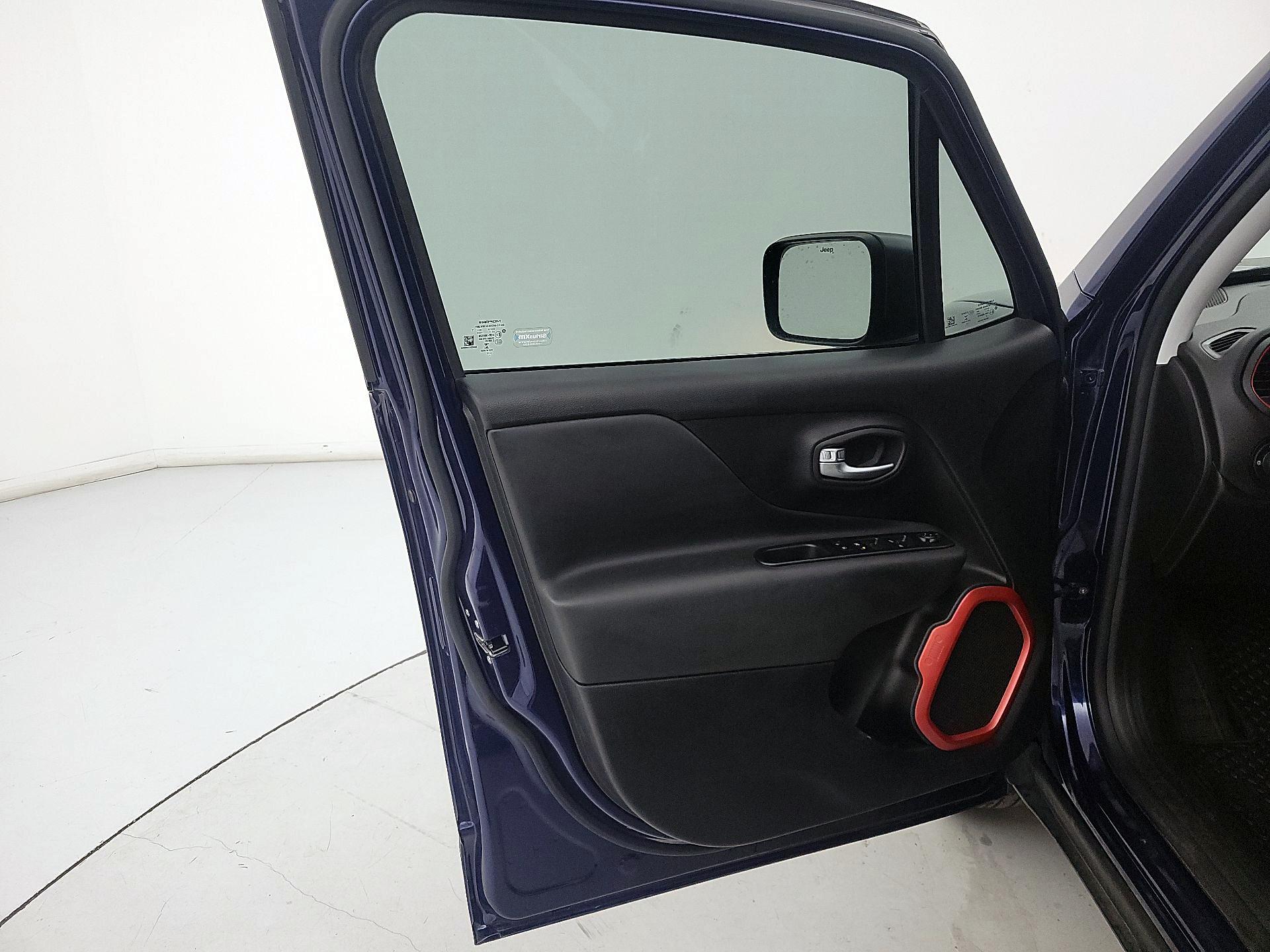 Thumbnail: 2019 Jeep Renegade - 12