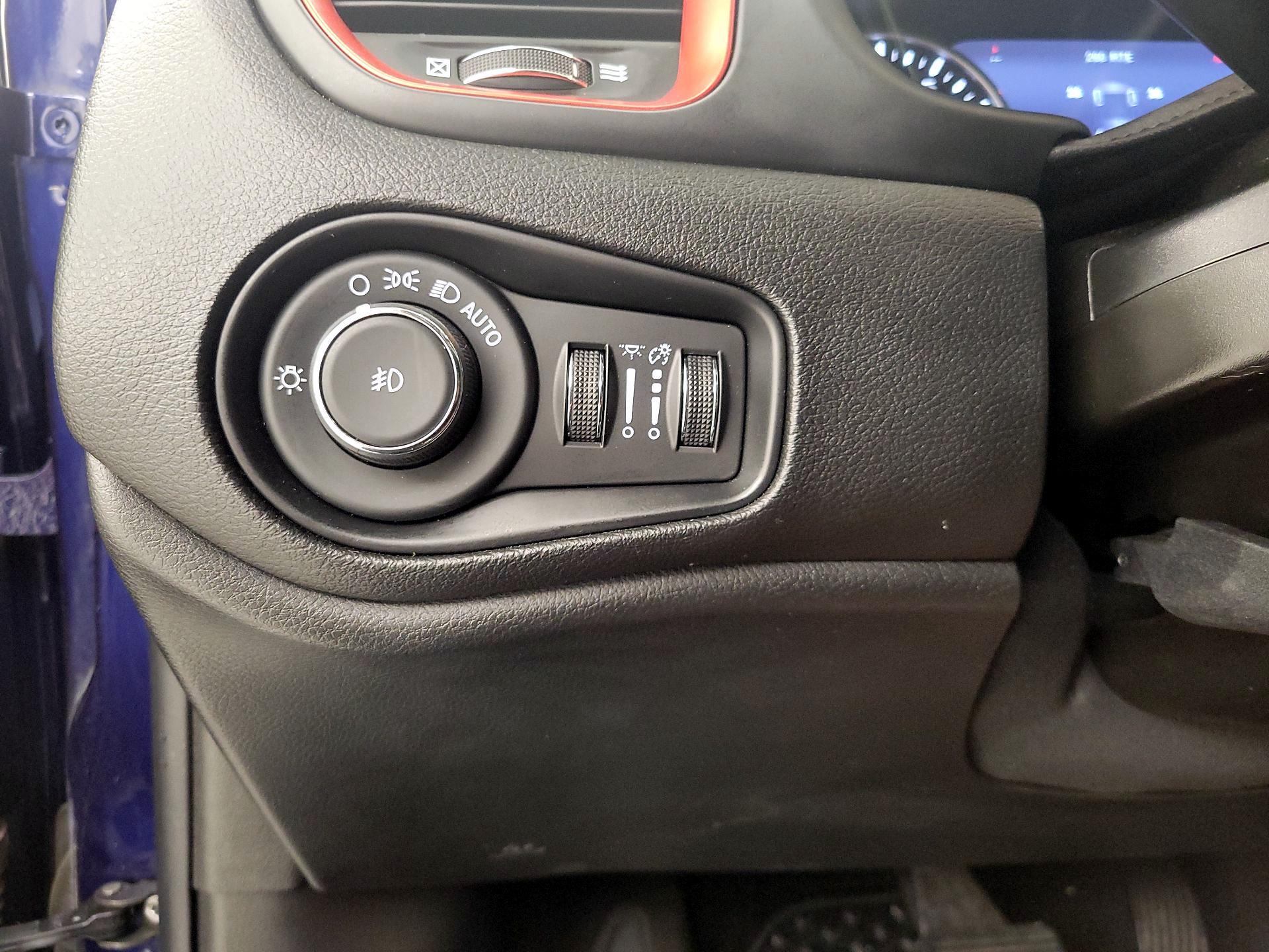 Thumbnail: 2019 Jeep Renegade - 13