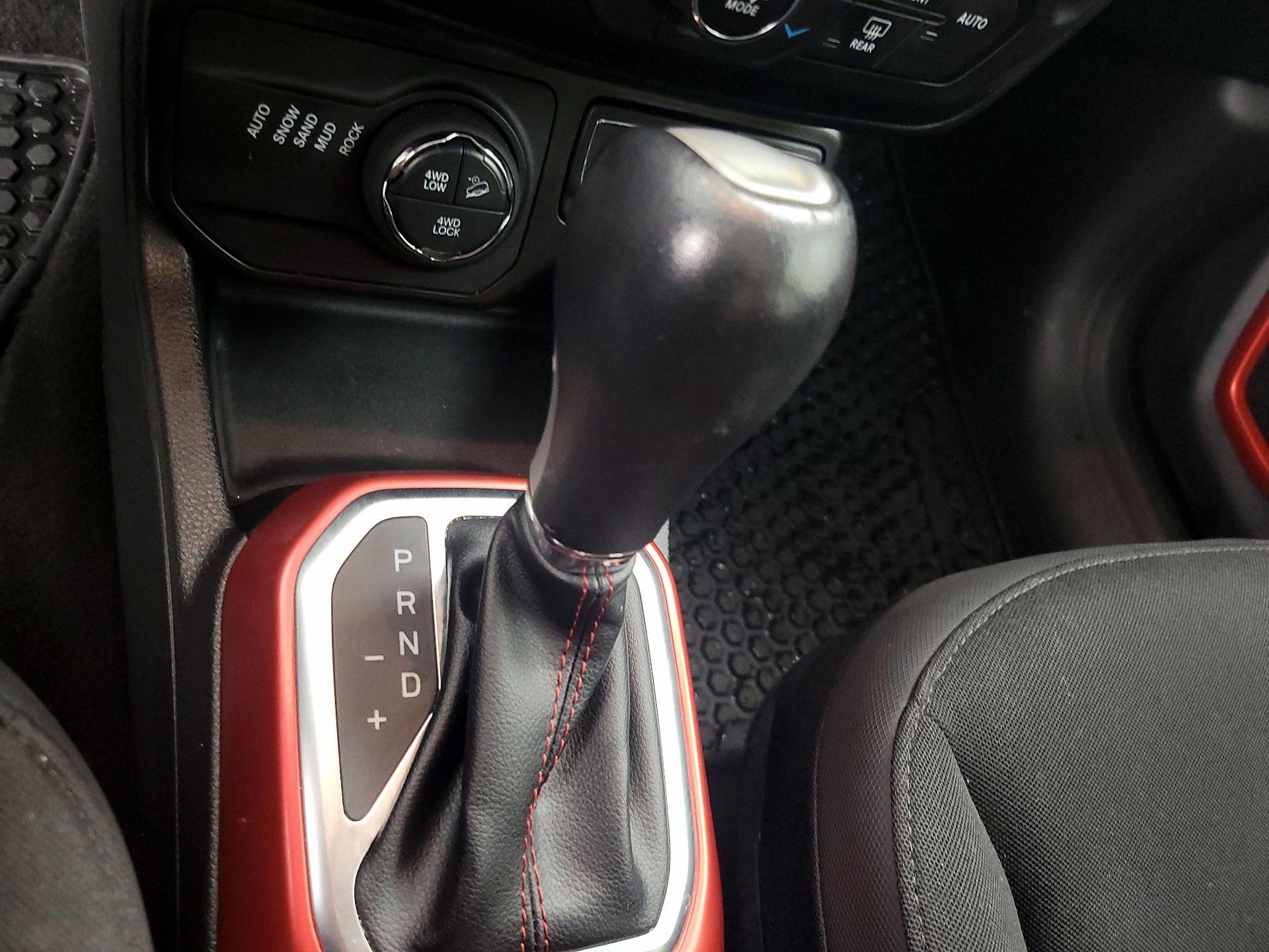 Thumbnail: 2019 Jeep Renegade - 17