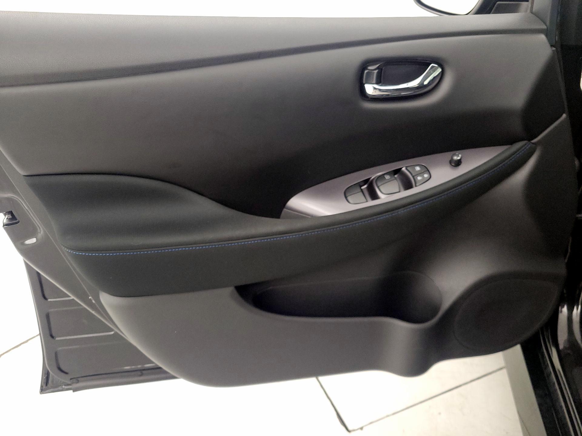 Thumbnail: 2025 Nissan Leaf - 12