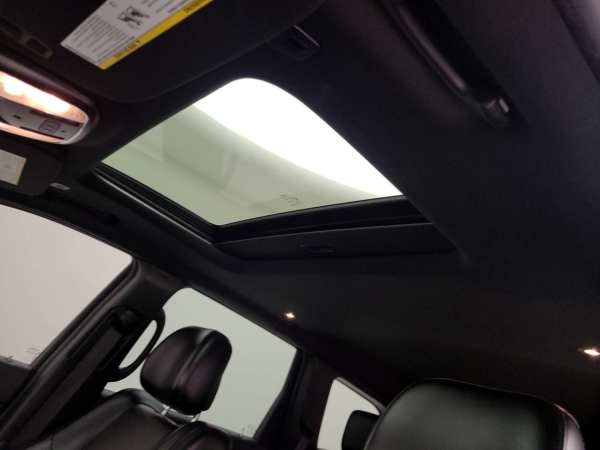 Thumbnail: 2020 Jeep Grand Cherokee - 20