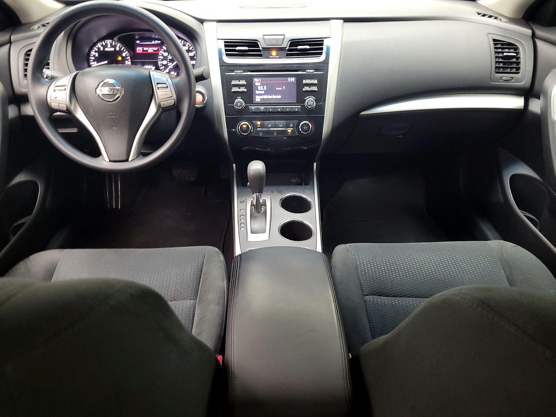 Thumbnail: 2015 Nissan Altima - 9