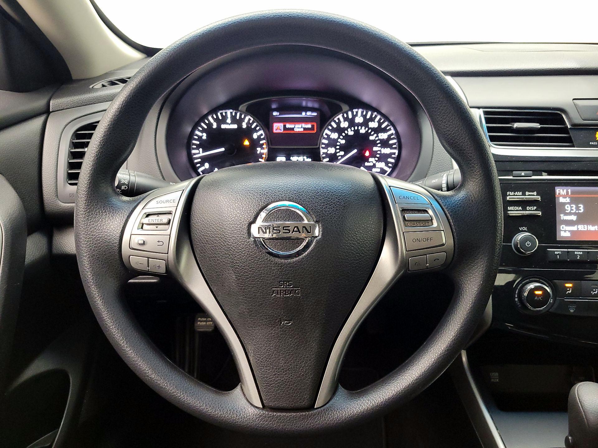 Thumbnail: 2015 Nissan Altima - 10