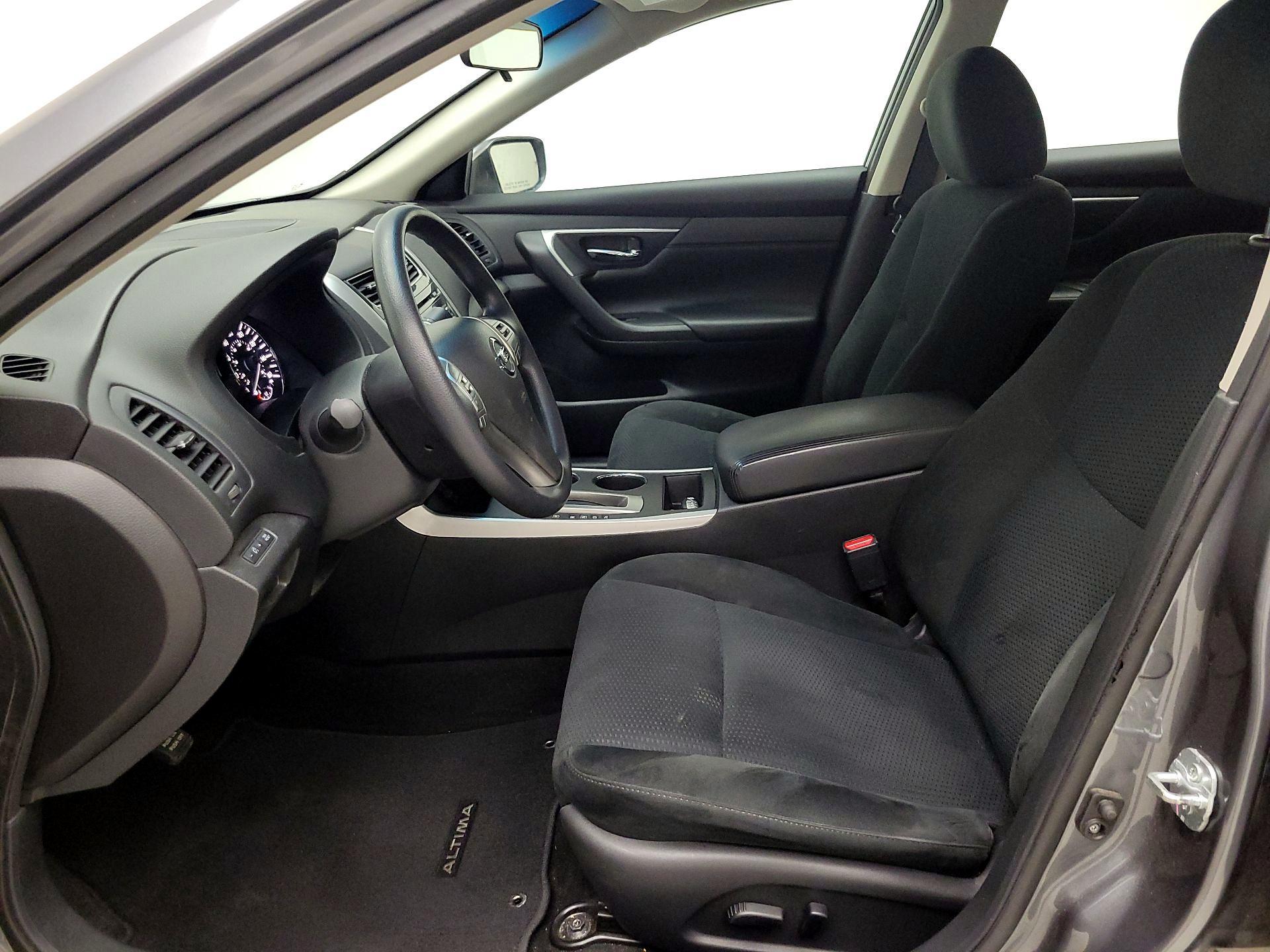 Thumbnail: 2015 Nissan Altima - 11