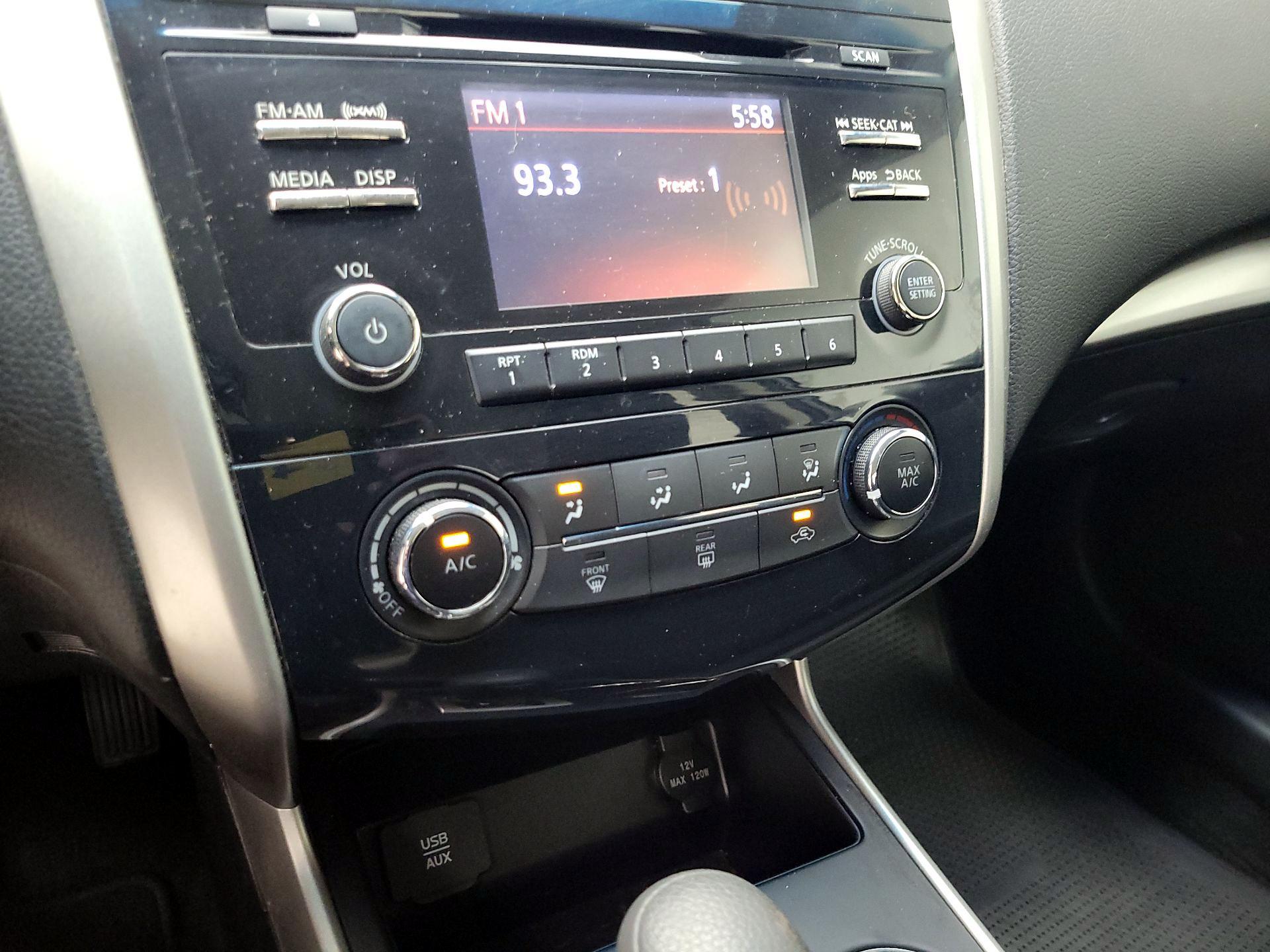 Thumbnail: 2015 Nissan Altima - 16