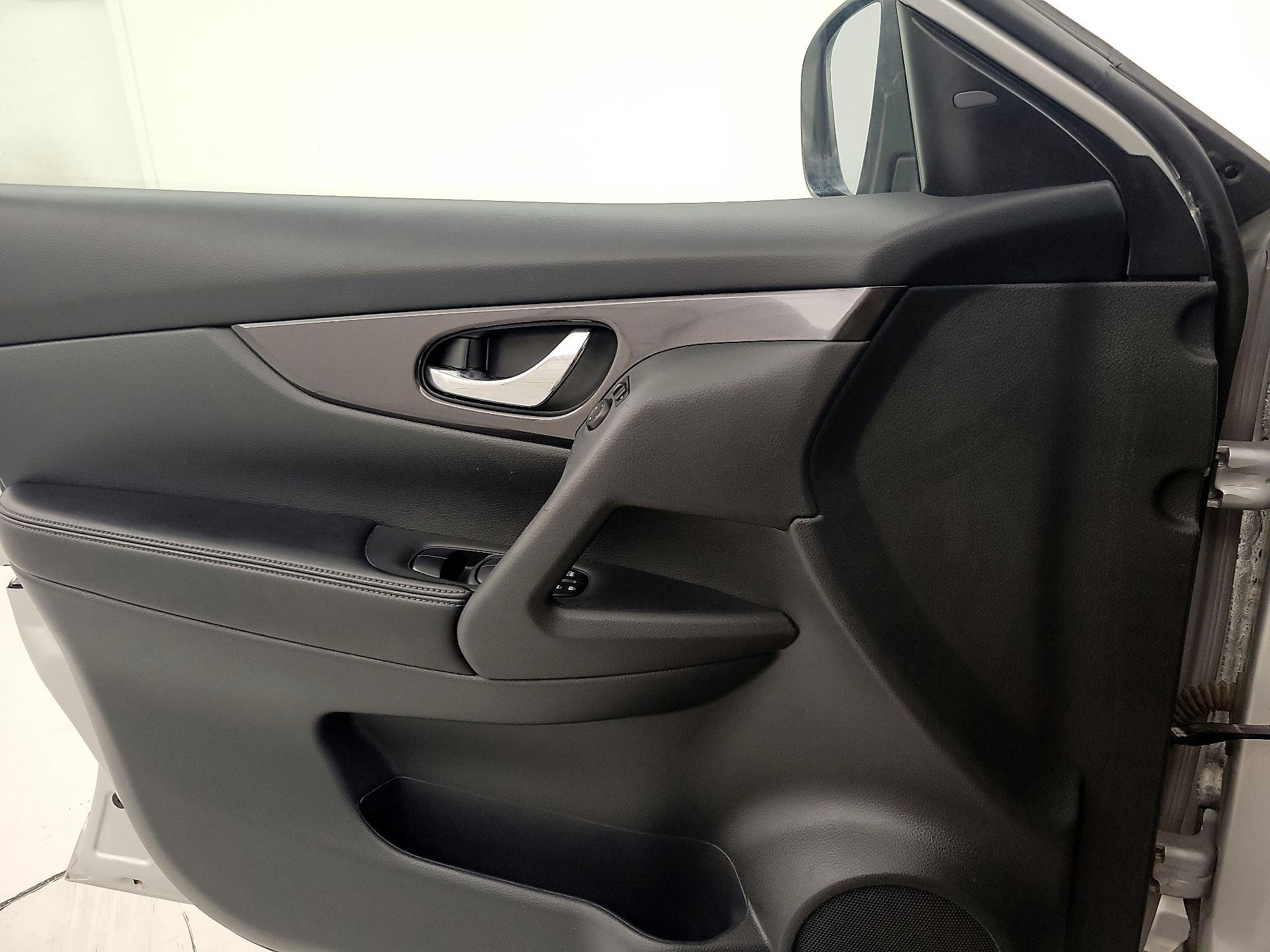 Thumbnail: 2019 Nissan Rogue - 12