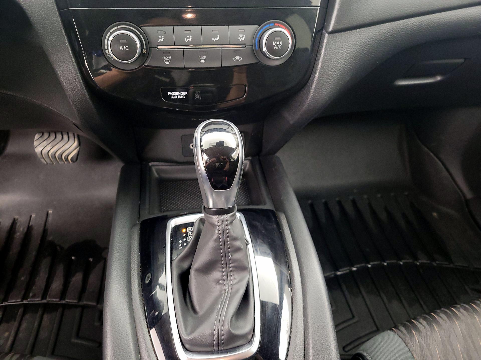 Thumbnail: 2019 Nissan Rogue - 17
