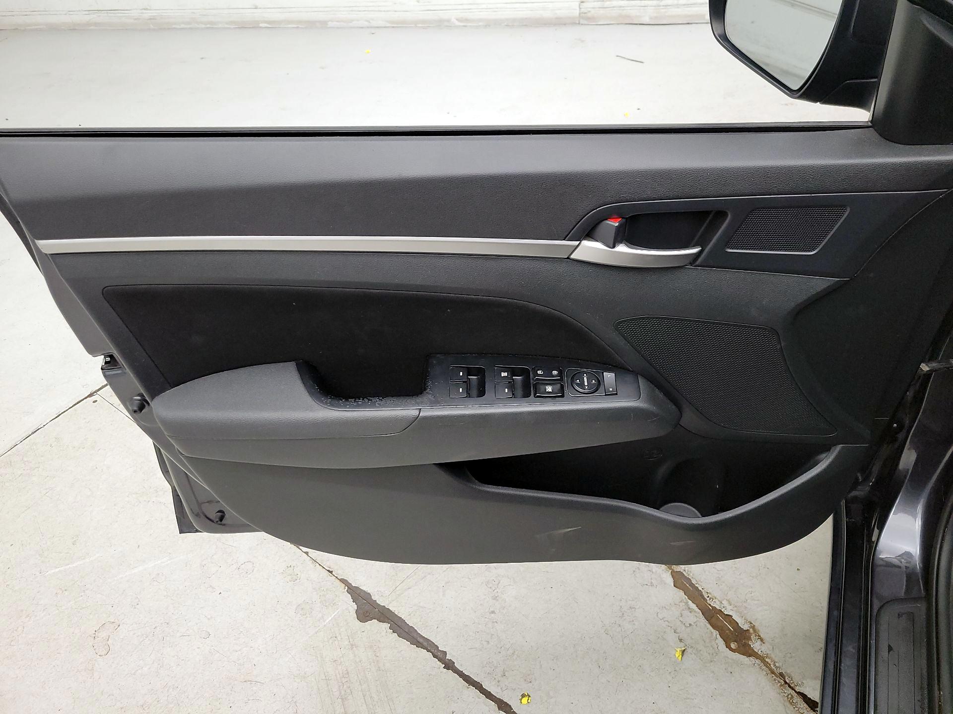 Thumbnail: 2020 Hyundai Elantra - 12