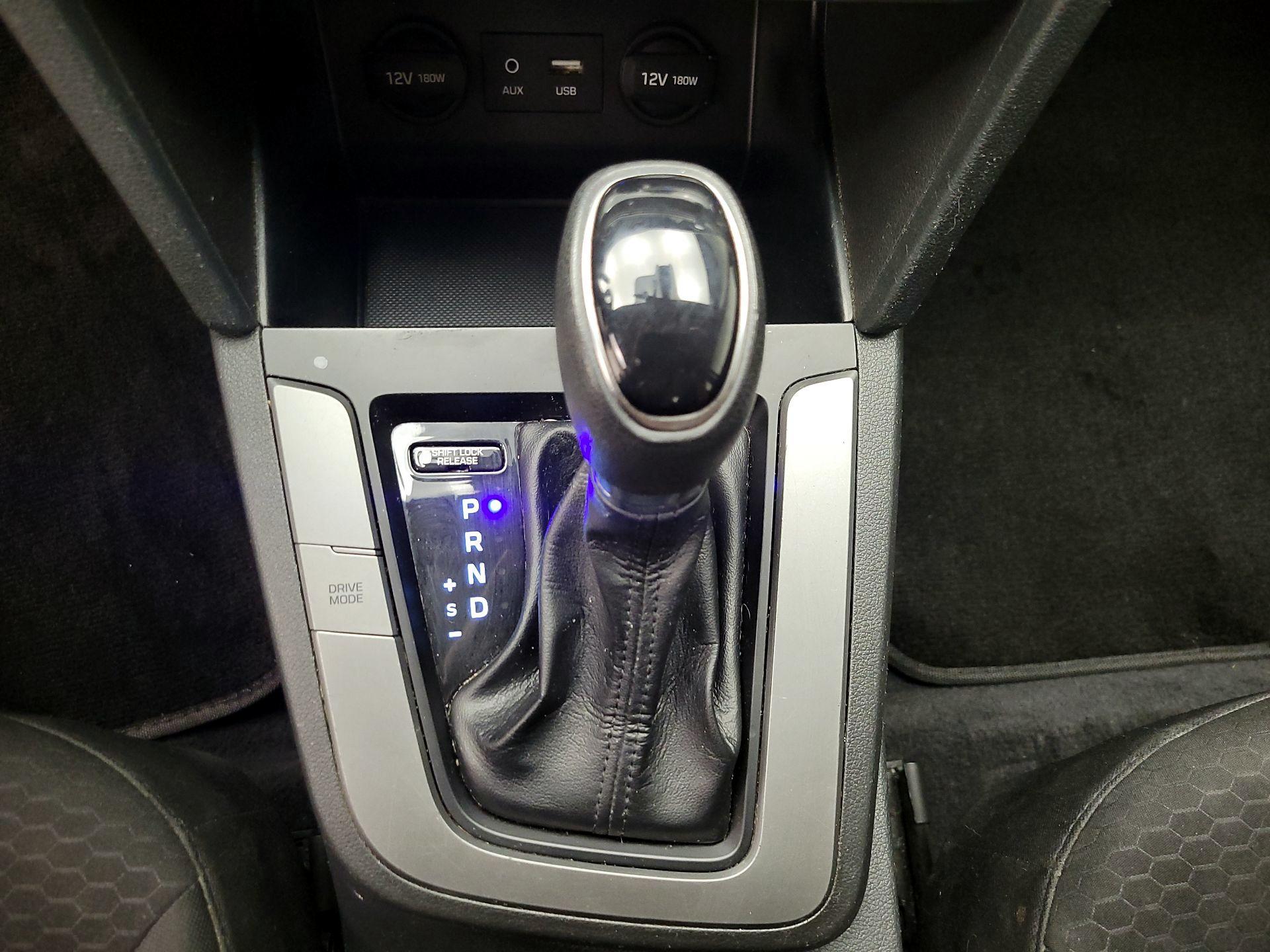 Thumbnail: 2020 Hyundai Elantra - 17