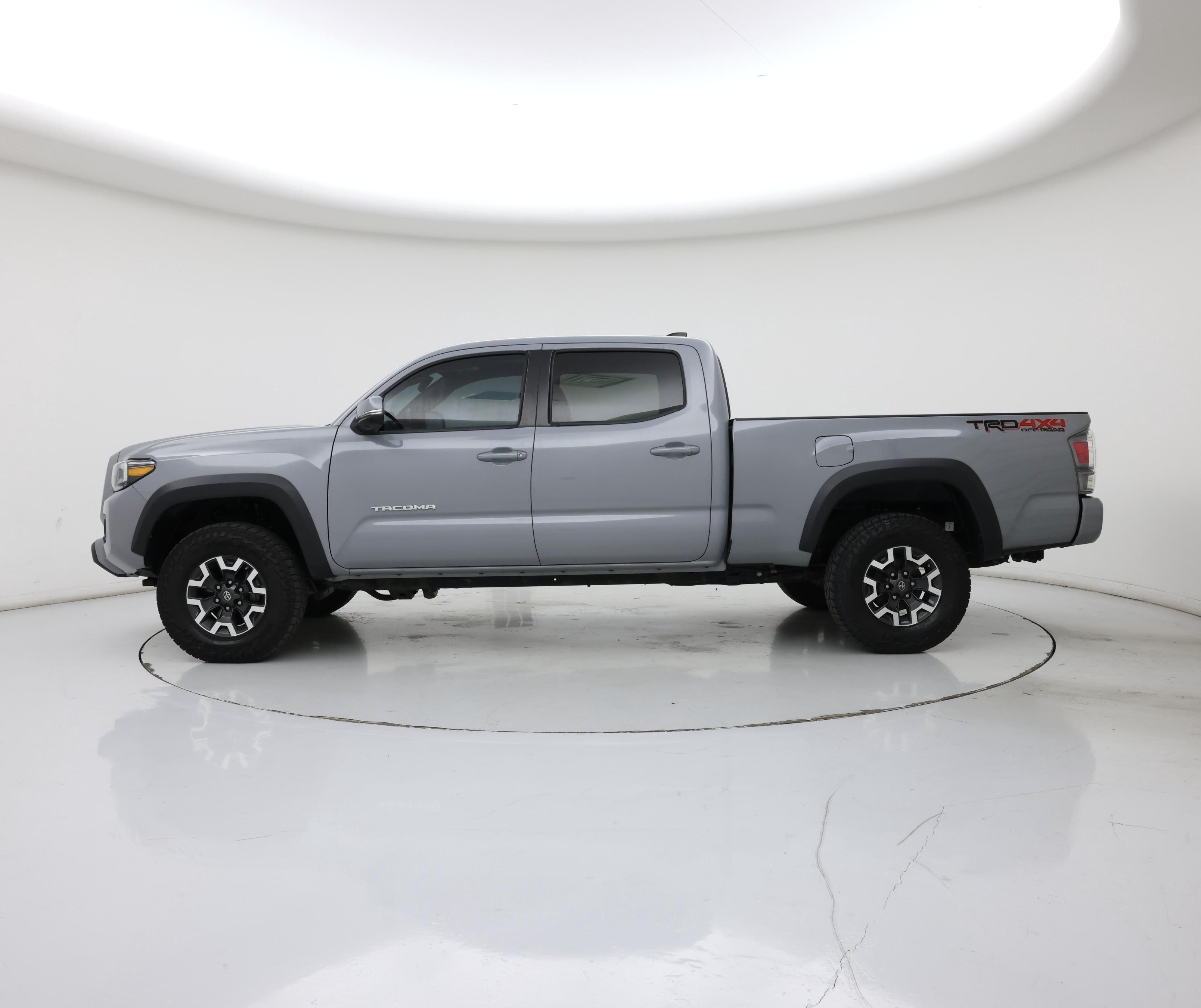 Thumbnail: 2020 Toyota Tacoma - 3