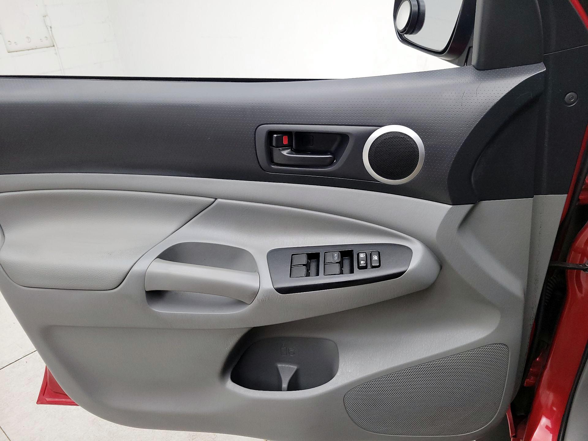 Thumbnail: 2014 Toyota Tacoma - 12