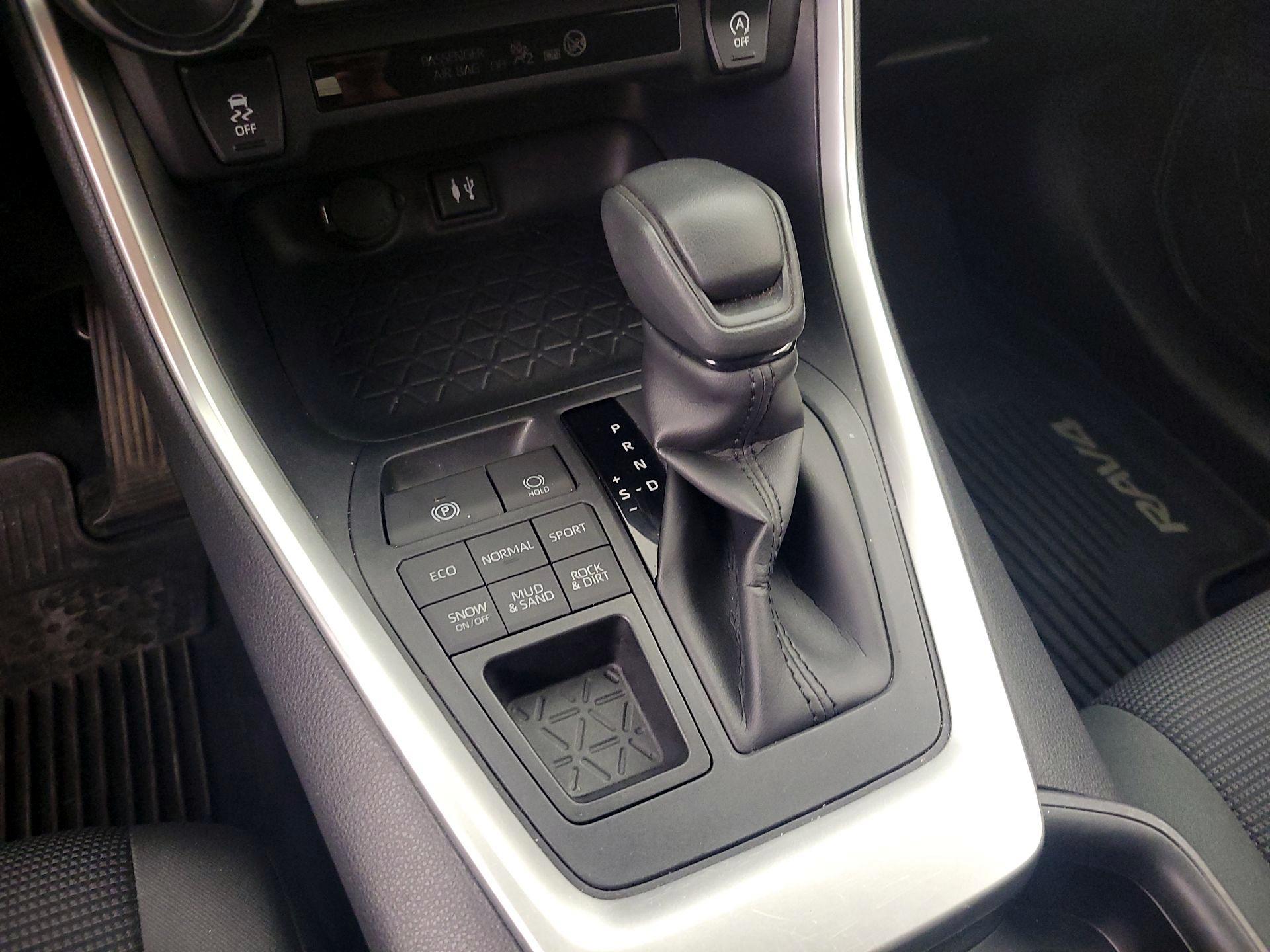 Thumbnail: 2019 Toyota RAV4 - 17