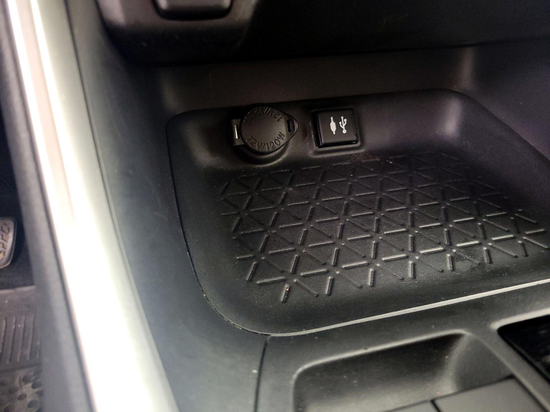 Thumbnail: 2019 Toyota RAV4 - 18