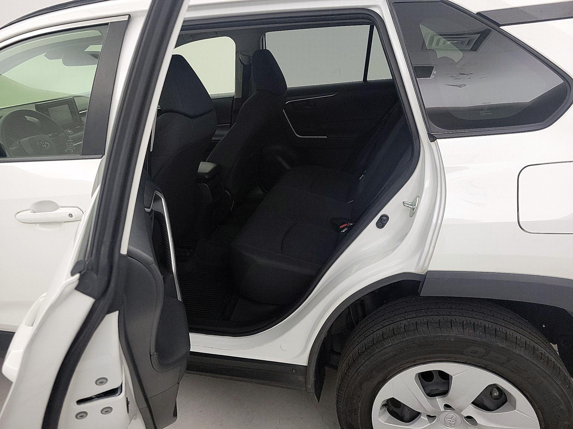 Thumbnail: 2019 Toyota RAV4 - 19