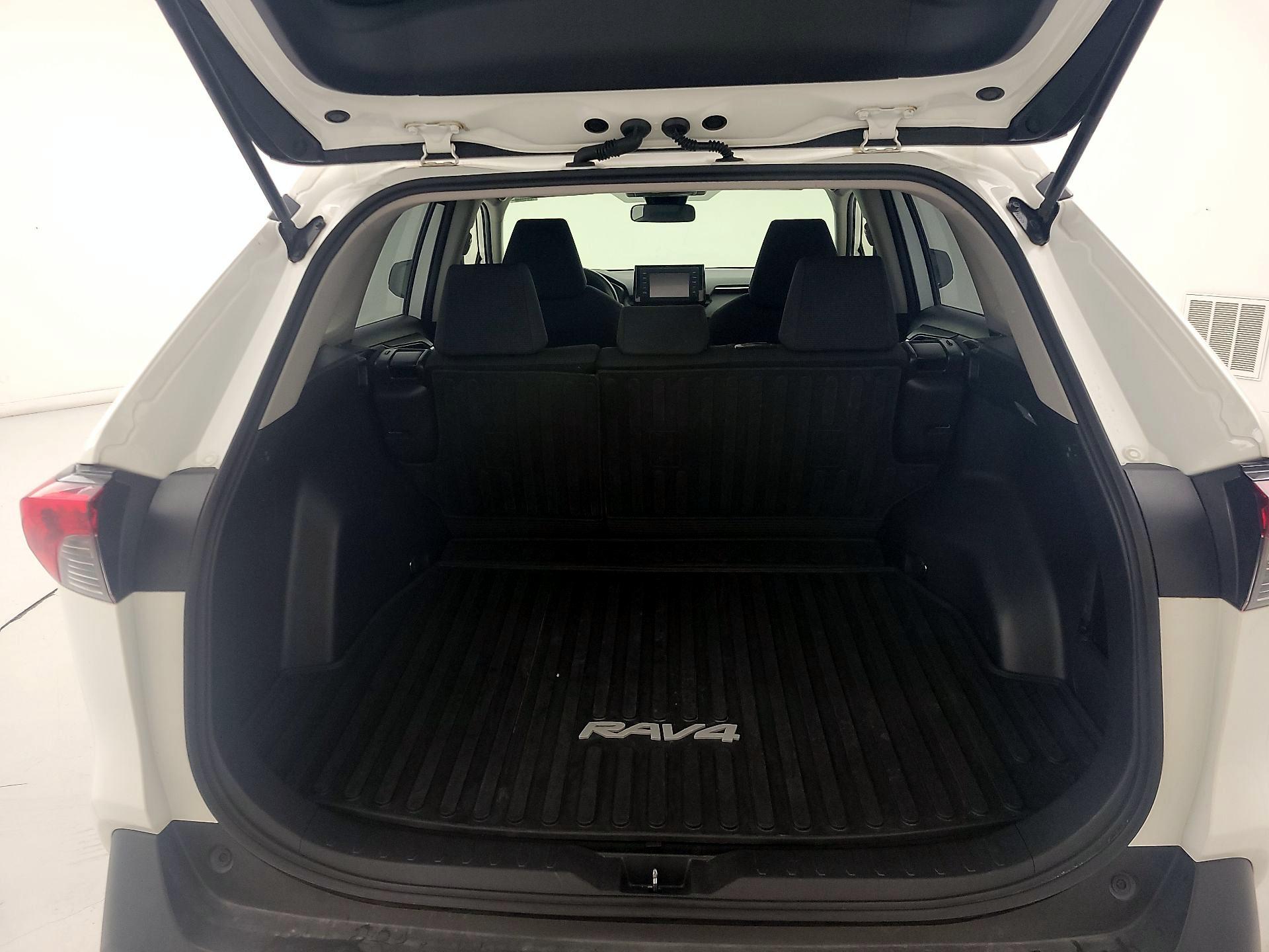 Thumbnail: 2019 Toyota RAV4 - 20
