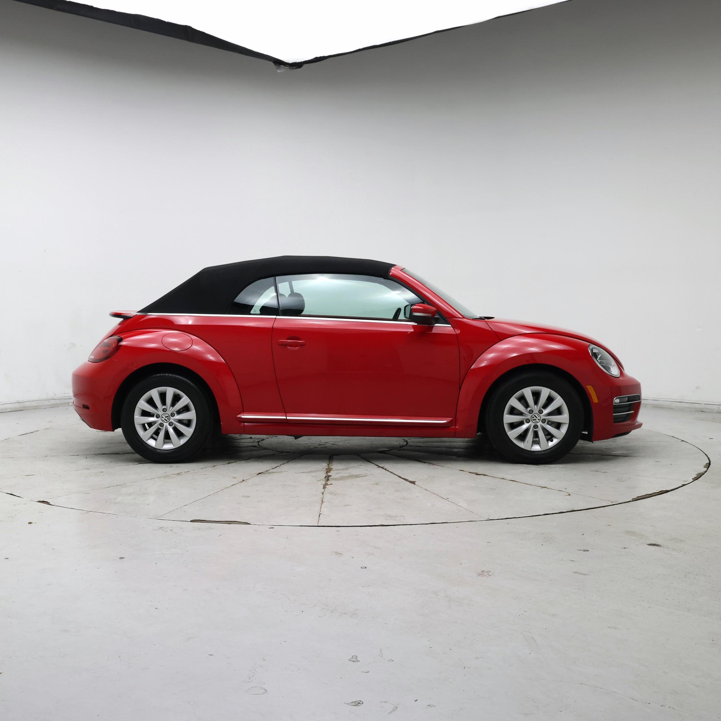 Thumbnail: 2017 Volkswagen Beetle - 7
