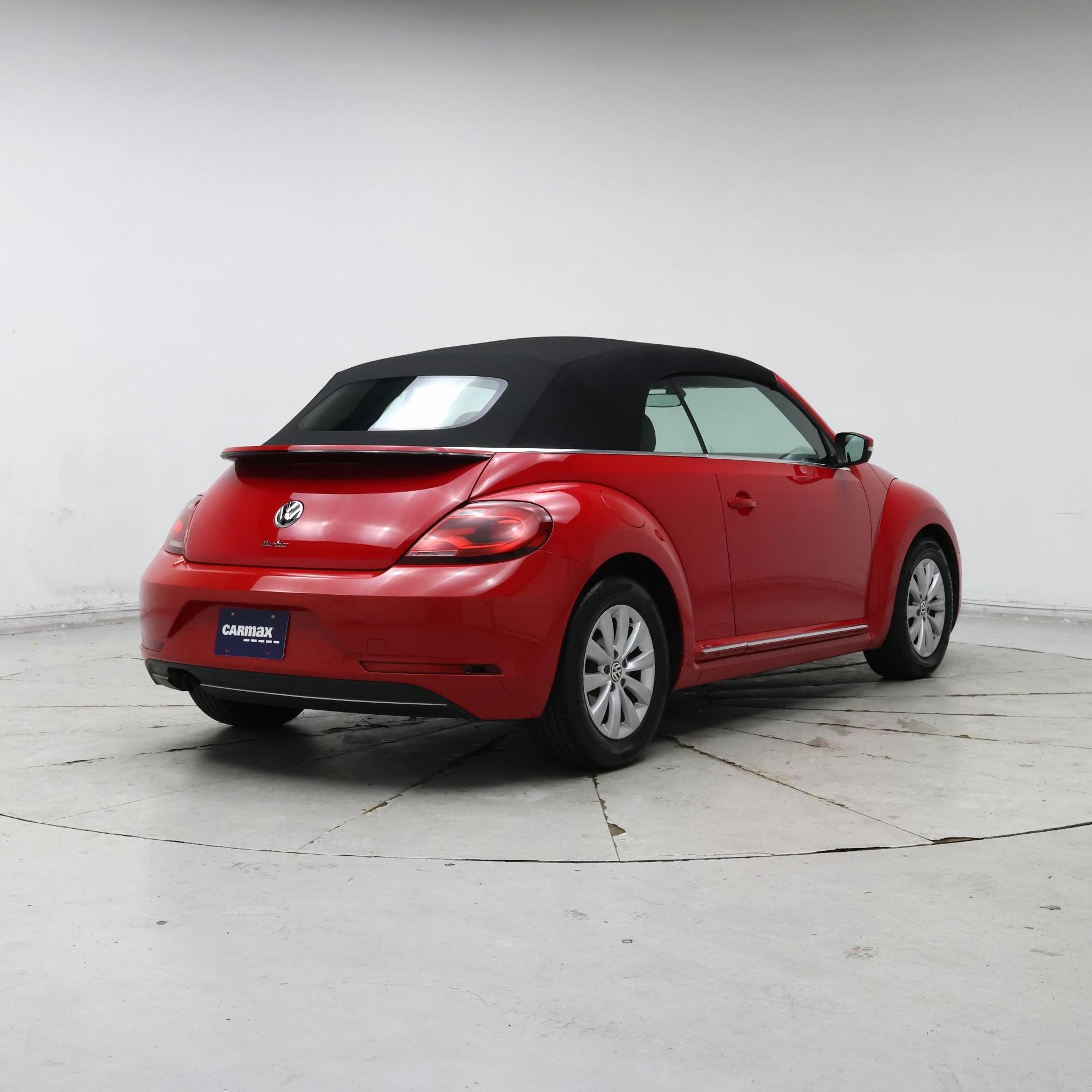 Thumbnail: 2017 Volkswagen Beetle - 8