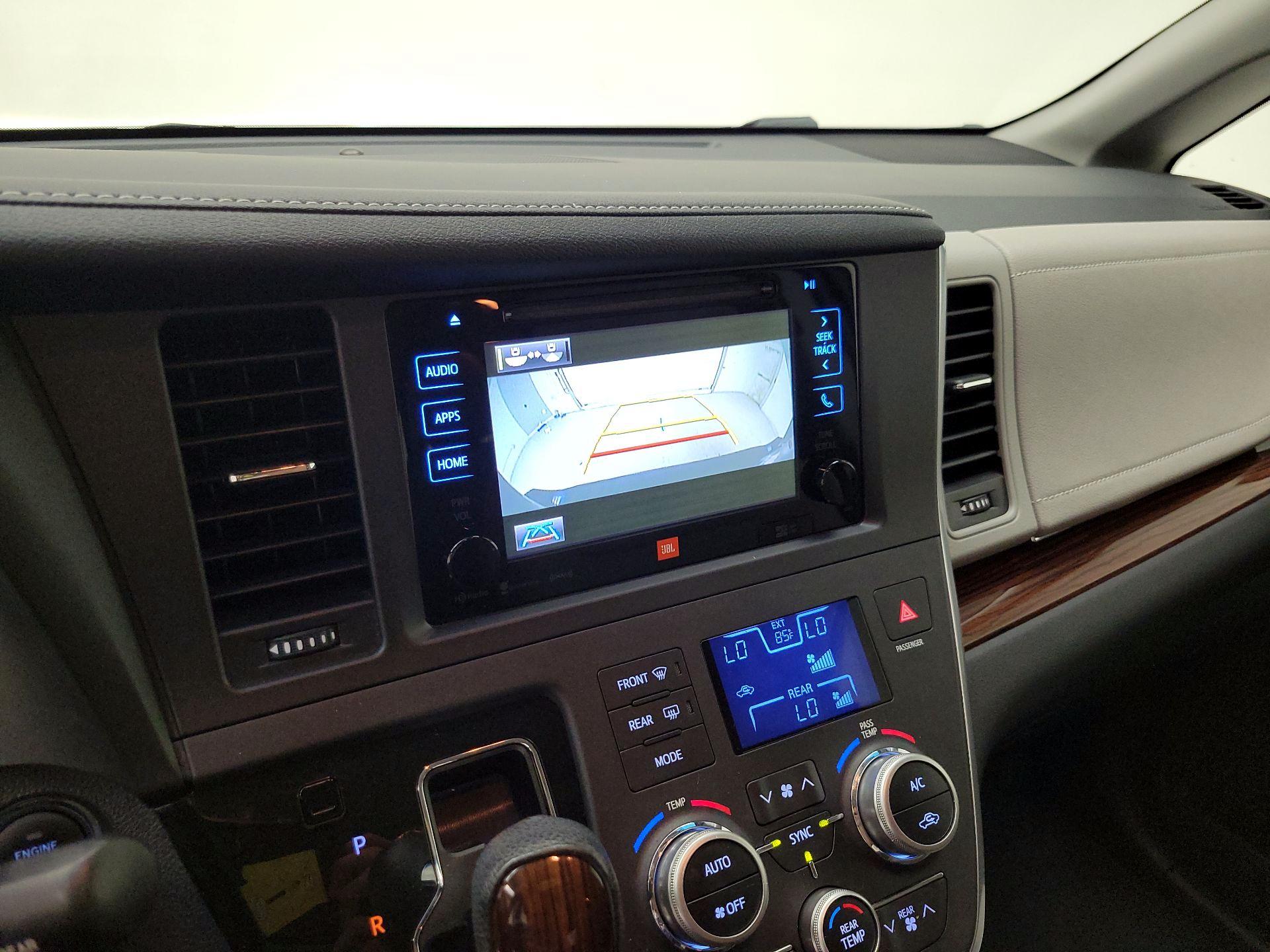Thumbnail: 2017 Toyota Sienna - 14