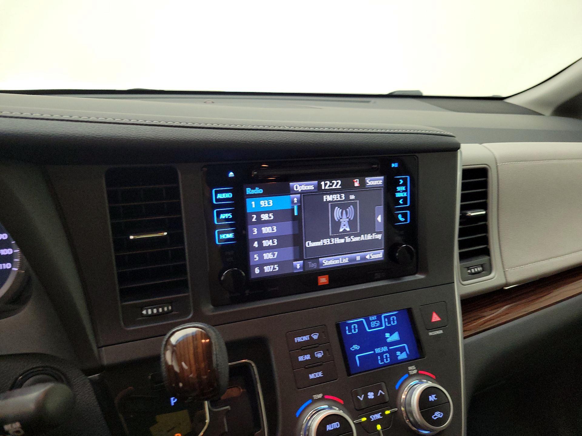 Thumbnail: 2017 Toyota Sienna - 15